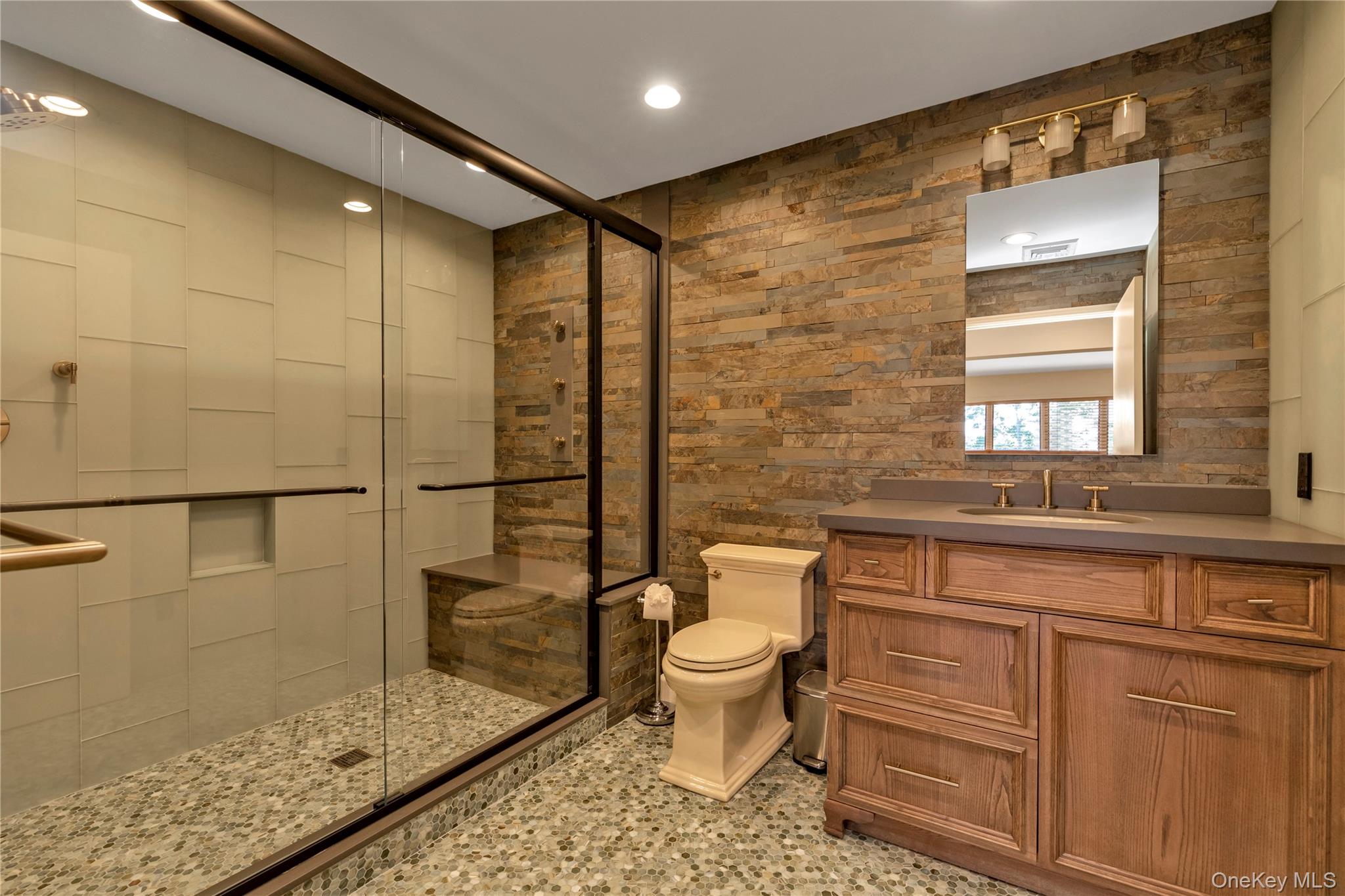 #17 photo, 15 Parkway Drive, ナッソー郡 Roslyn Heights , NY 11577