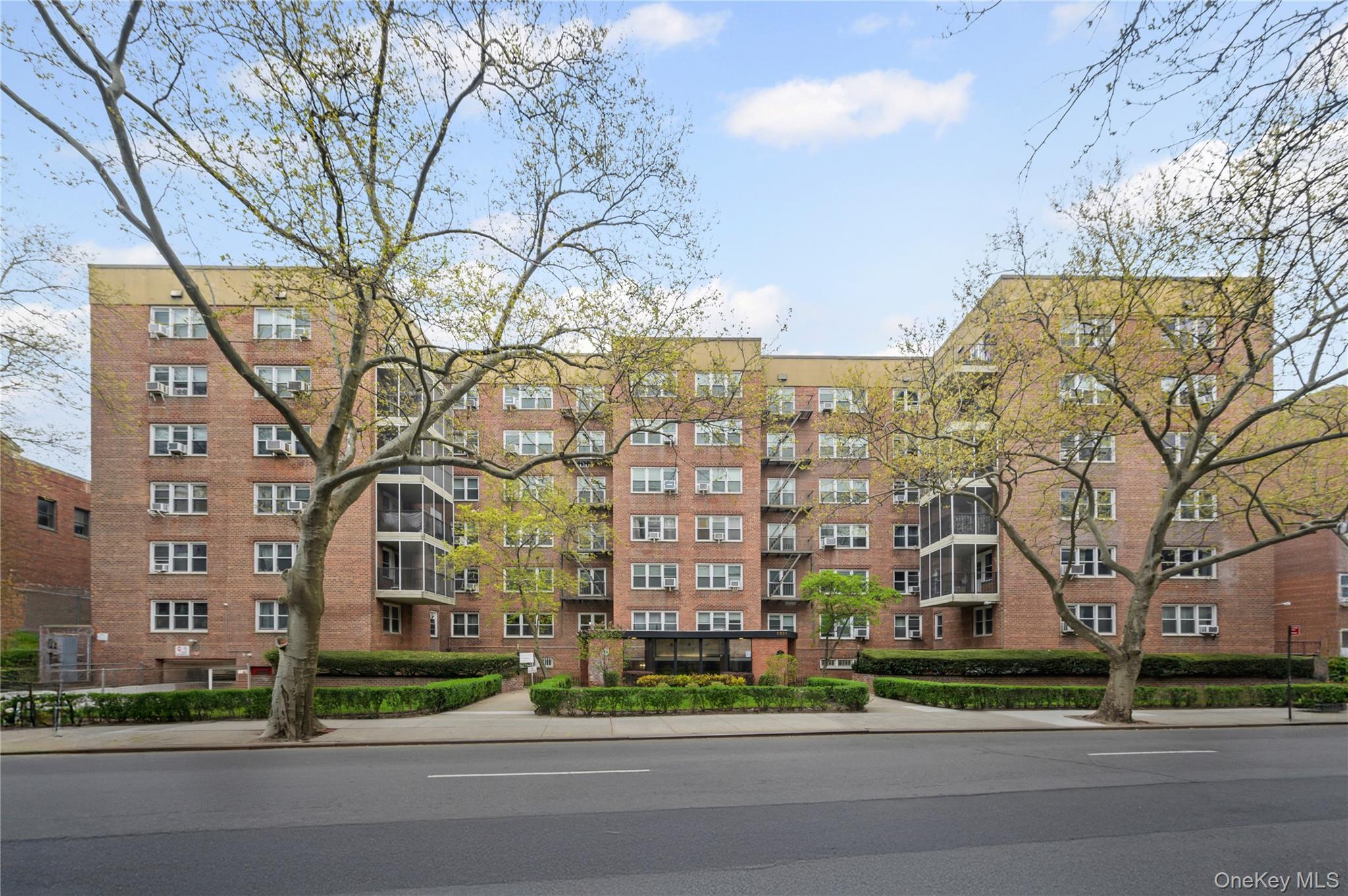 #1 photo, 9231 57th Avenue, एल्महर्स्ट Elmhurst , NY 11373