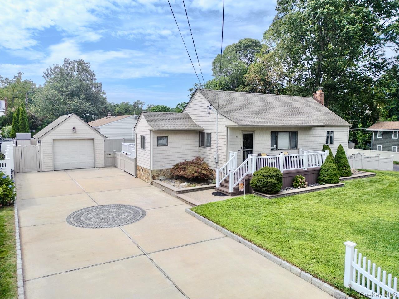 #1 photo, 48 Forest Road, 東長島 Kings Park , NY 11754