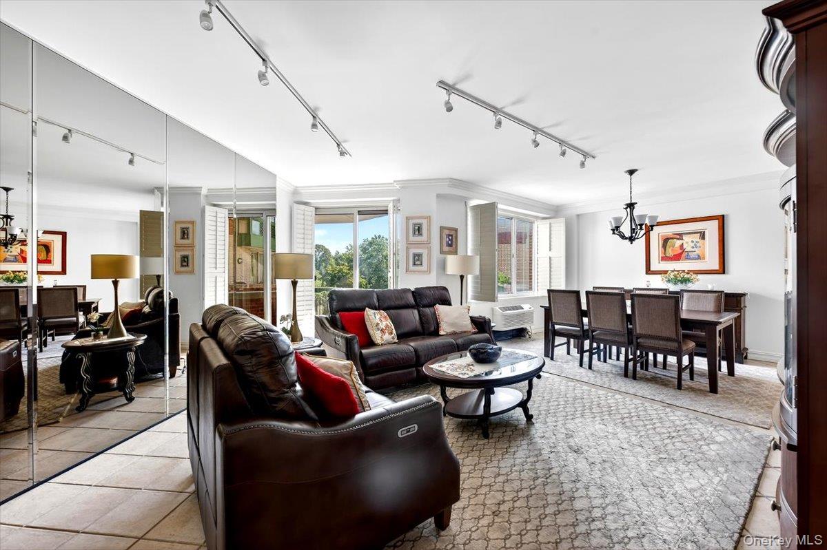 #1 photo, 100 Hilton Avenue, ناسو Garden City , NY 11530