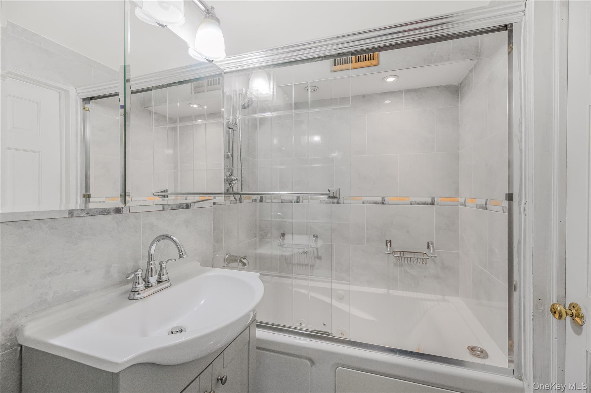 #14 photo, 3725 Henry Hudson Parkway, Bronx , NY 10463