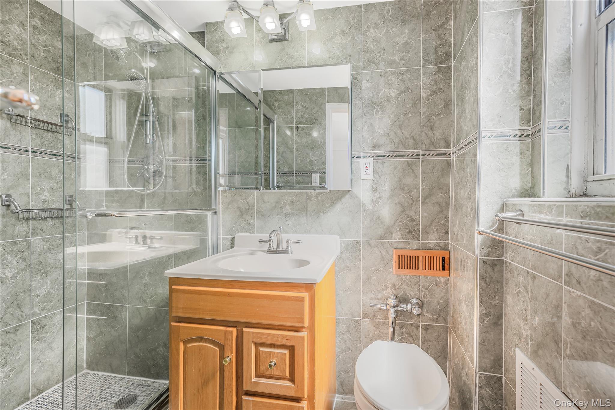 #9 photo, 3725 Henry Hudson Parkway, Bronx , NY 10463