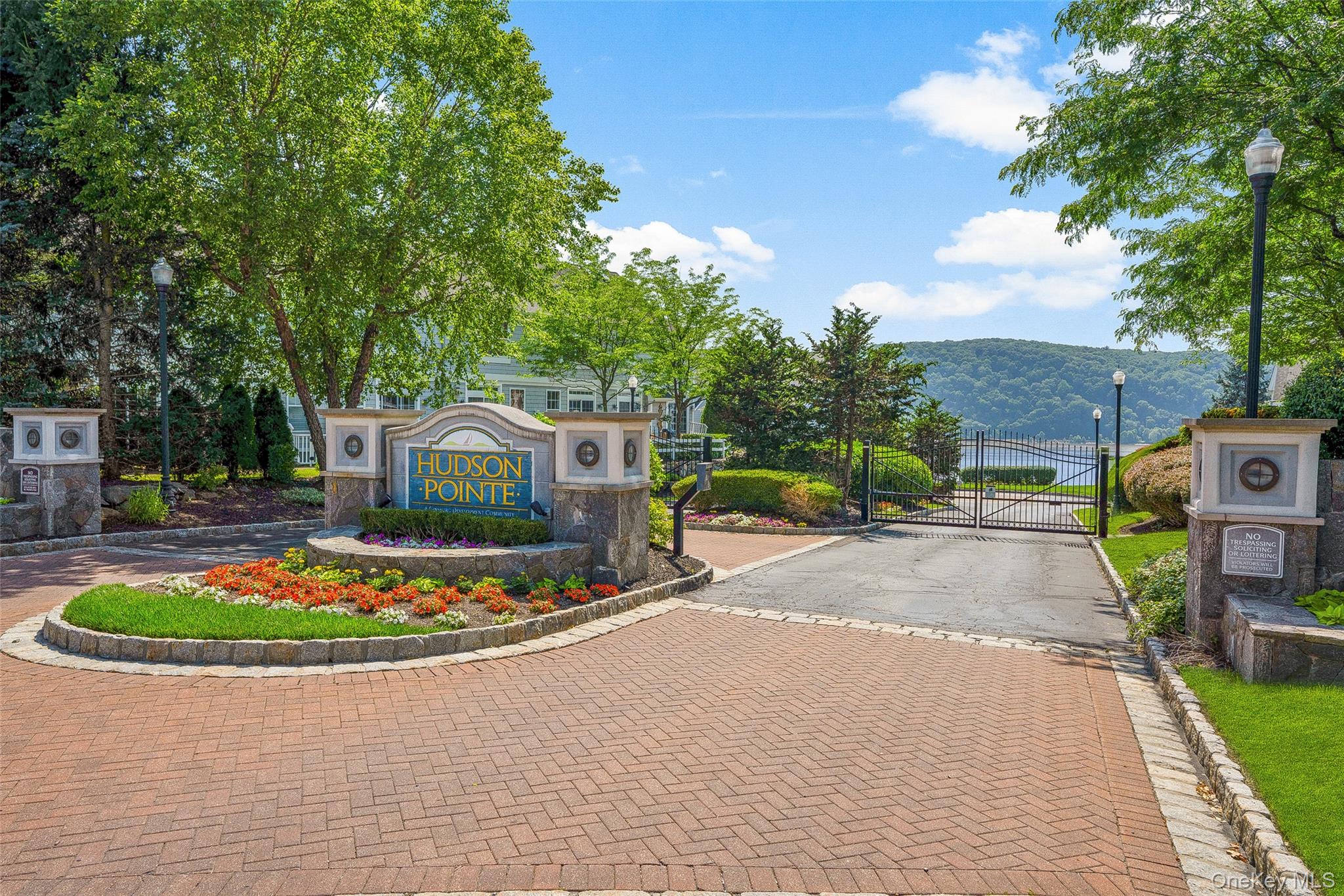 #1 photo, 402 Waterview Drive, 纽约州 Poughkeepsie , NY 12601