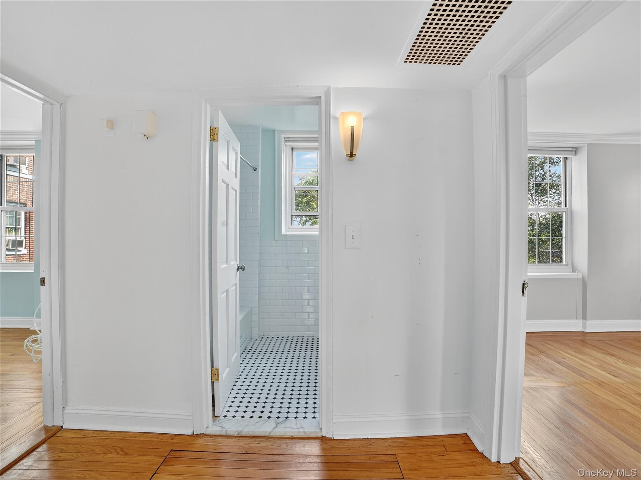 #18 photo, 1348 Midland Avenue, ブロンクス区 Bronxville , NY 10708