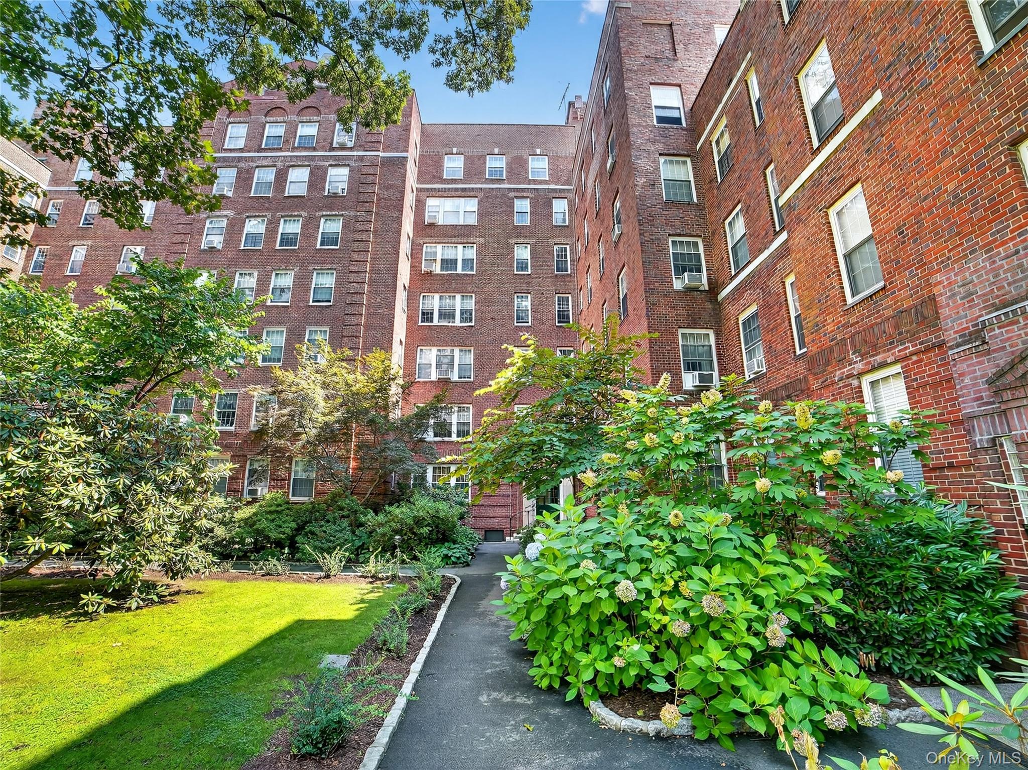 #3 photo, 1348 Midland Avenue, ブロンクス区 Bronxville , NY 10708