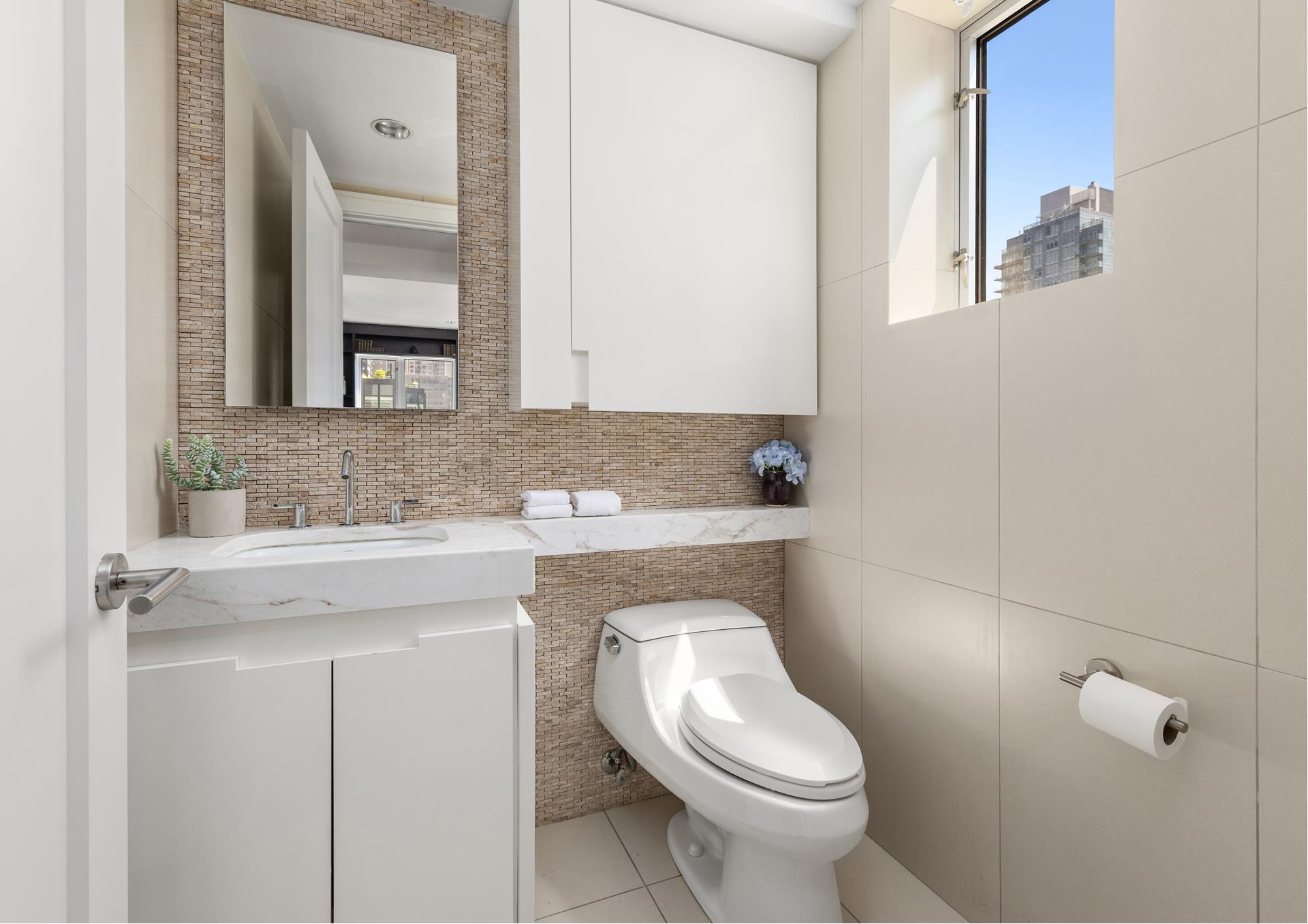 #22 photo, 211 E 51ST Street, マンハッタン Turtle Bay , NY 10022