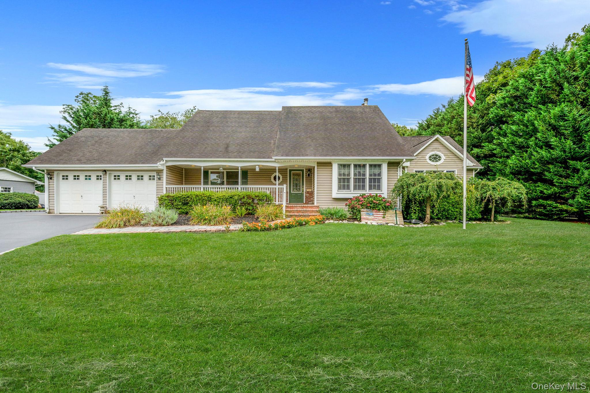 #1 photo, 10 Spyglass Lane, East Setauket , NY 11733