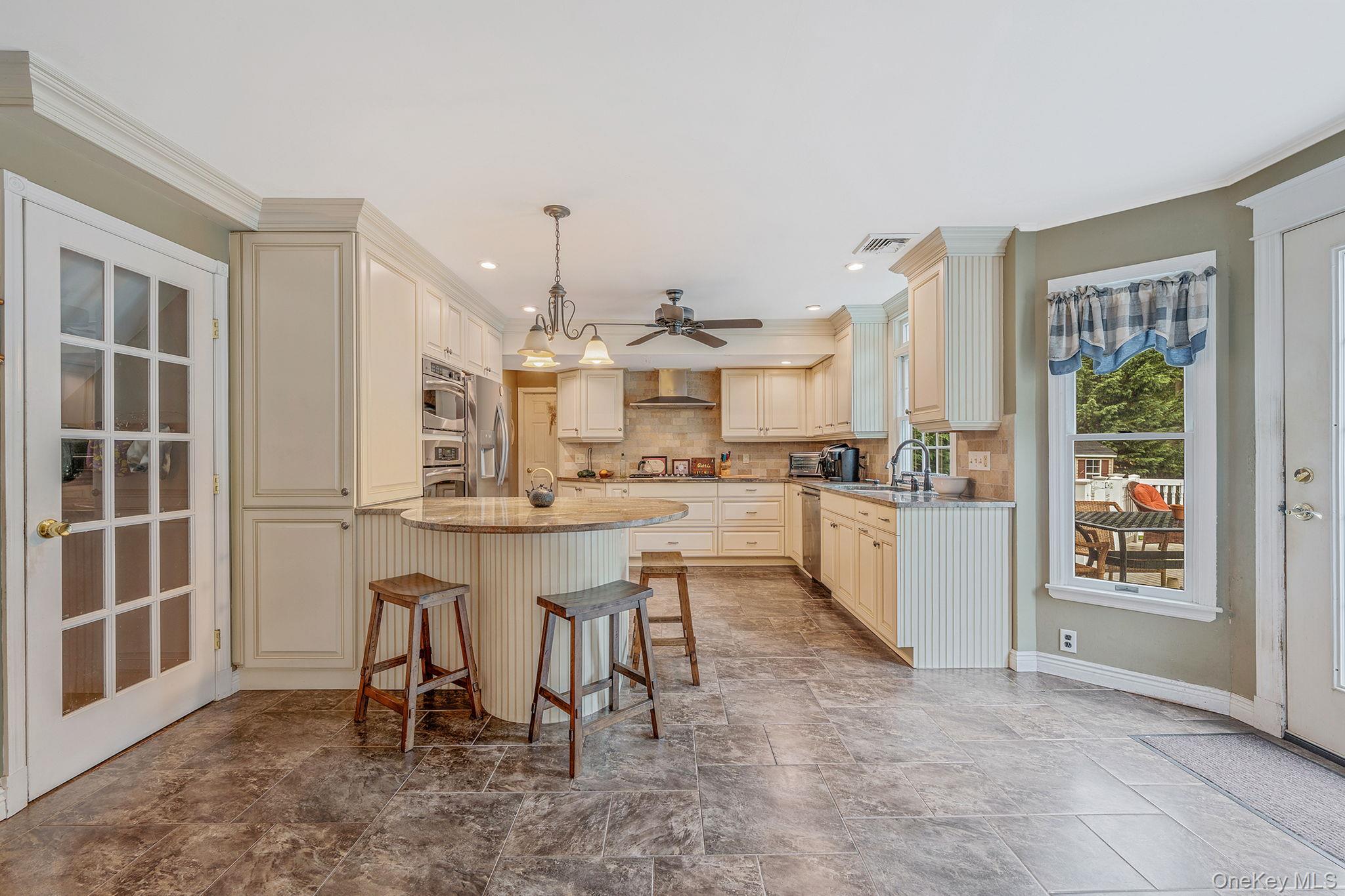 #12 photo, 10 Spyglass Lane, East Setauket , NY 11733