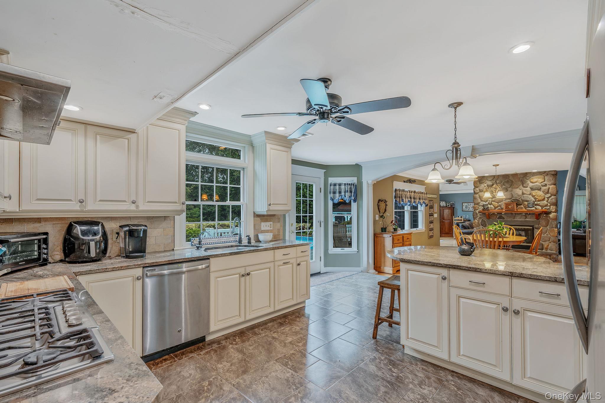 #14 photo, 10 Spyglass Lane, East Setauket , NY 11733