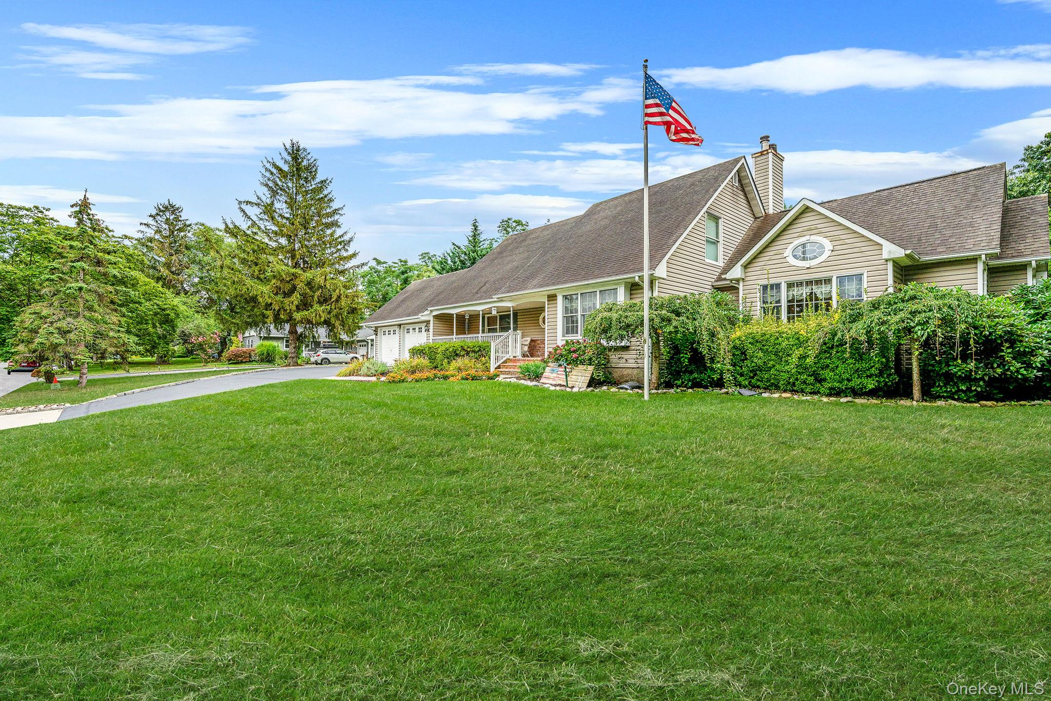 #3 photo, 10 Spyglass Lane, East Setauket , NY 11733