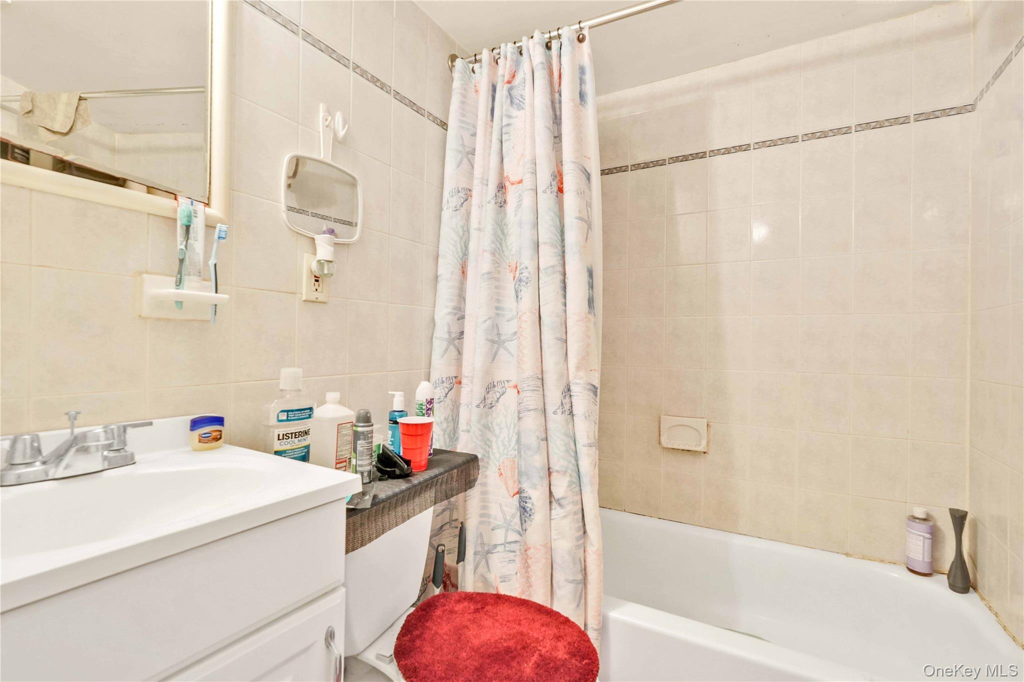 #11 photo, 2347 Roosevelt Avenue, ナッソー郡 East Meadow , NY 11554