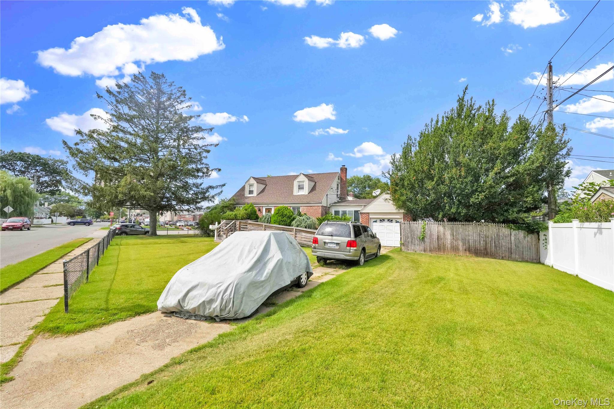 #16 photo, 2347 Roosevelt Avenue, ナッソー郡 East Meadow , NY 11554