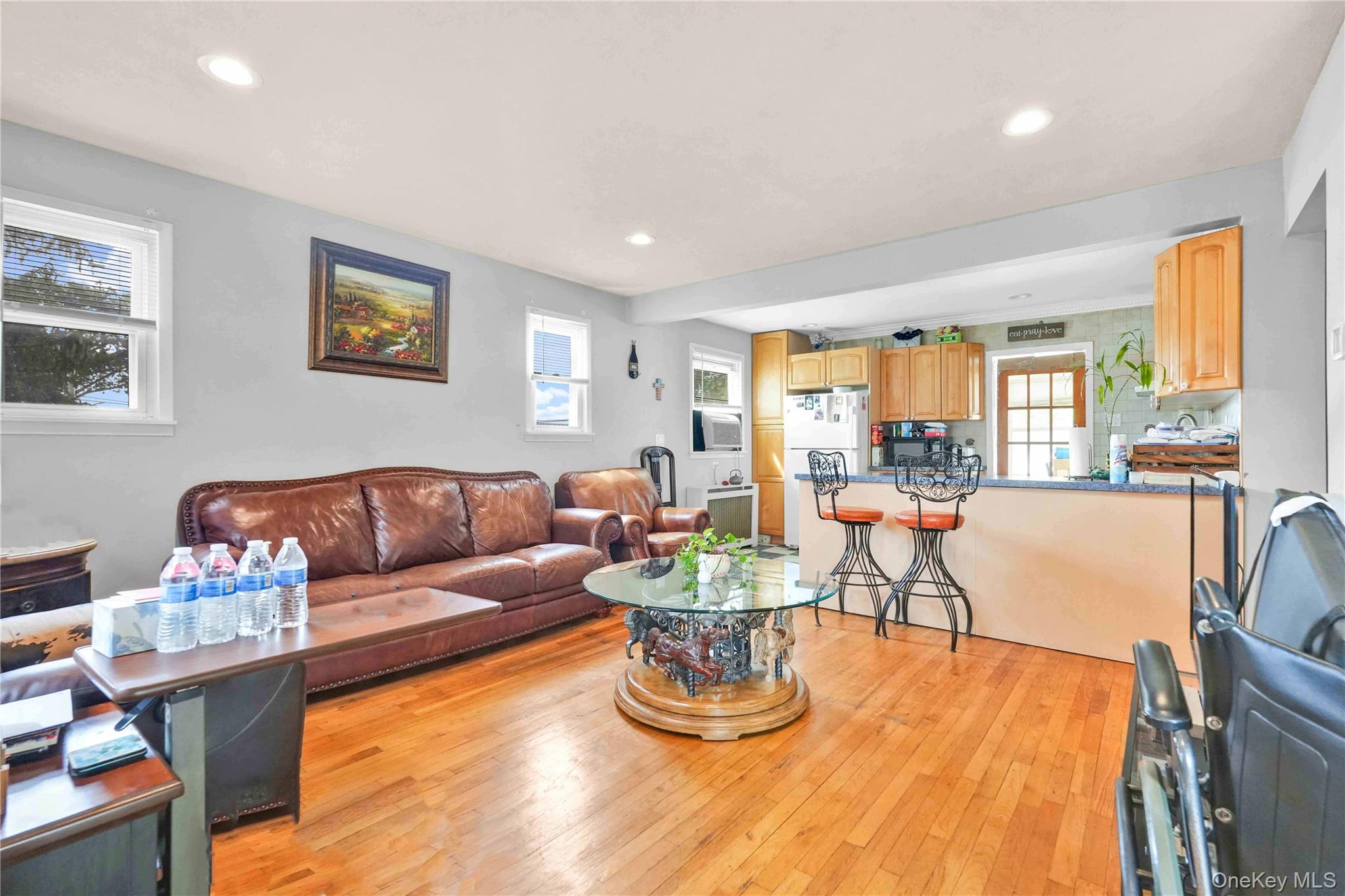 #4 photo, 2347 Roosevelt Avenue, ナッソー郡 East Meadow , NY 11554