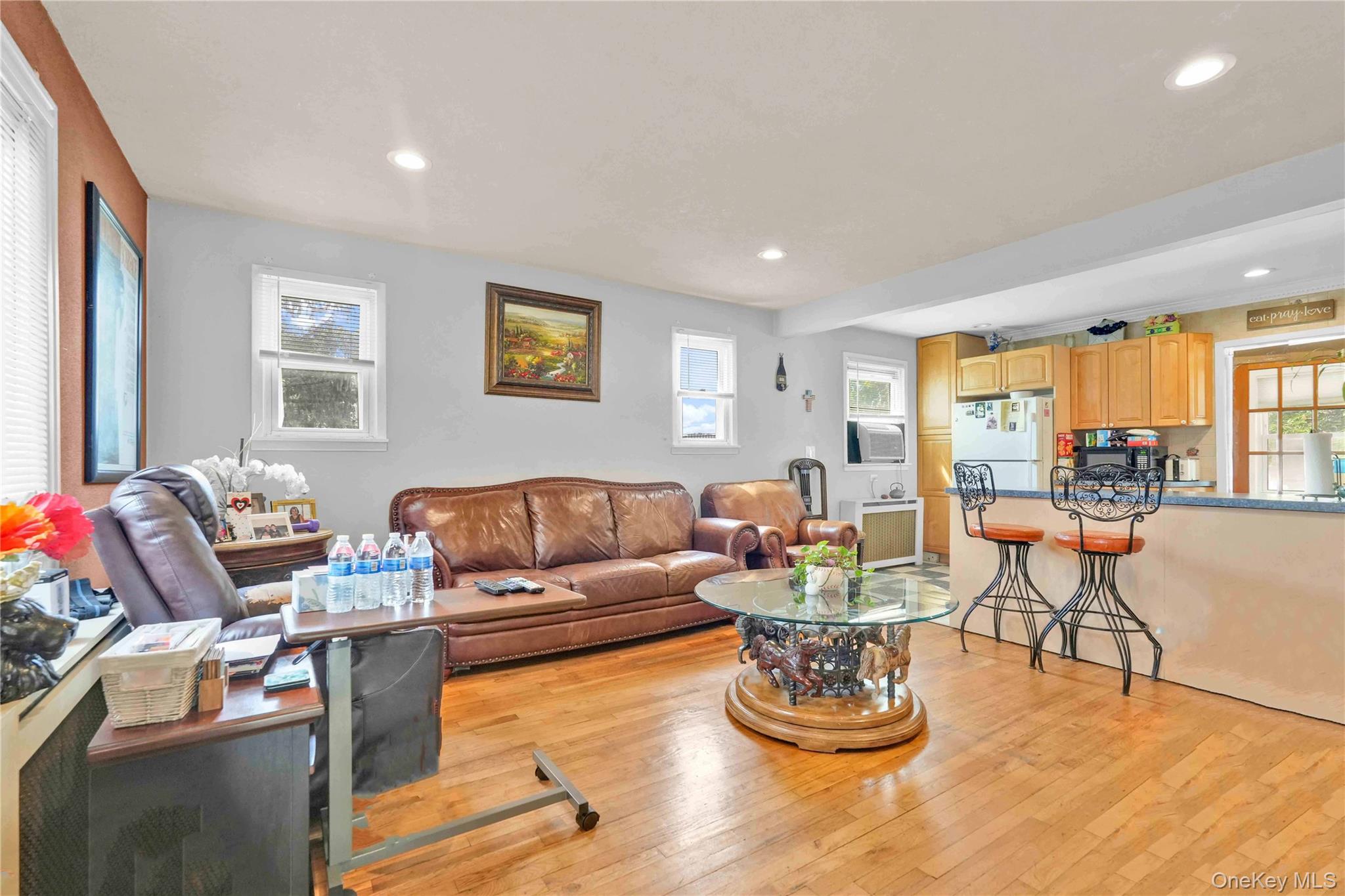 #5 photo, 2347 Roosevelt Avenue, ナッソー郡 East Meadow , NY 11554