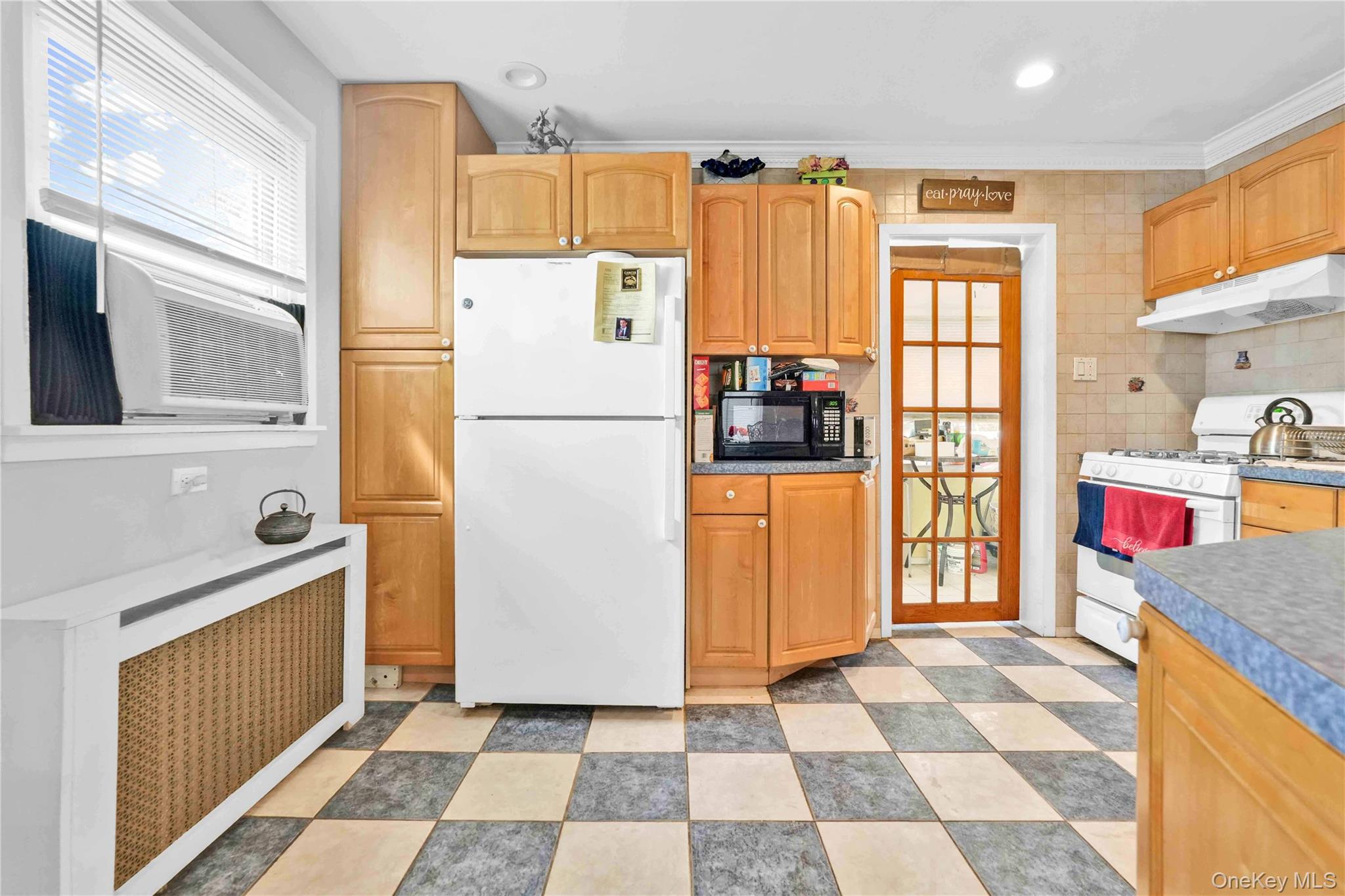 #9 photo, 2347 Roosevelt Avenue, ナッソー郡 East Meadow , NY 11554