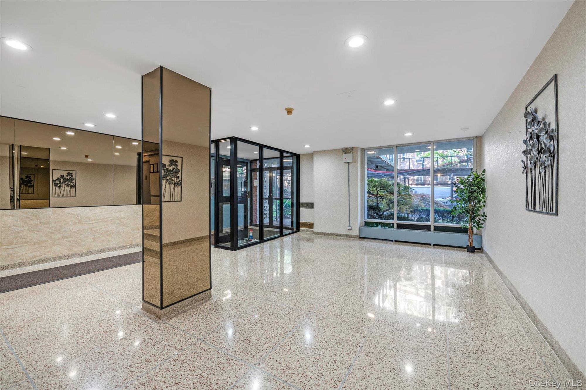 #12 photo, 83-60 118th Street, クイーンズ区 Kew Gardens , NY 11415