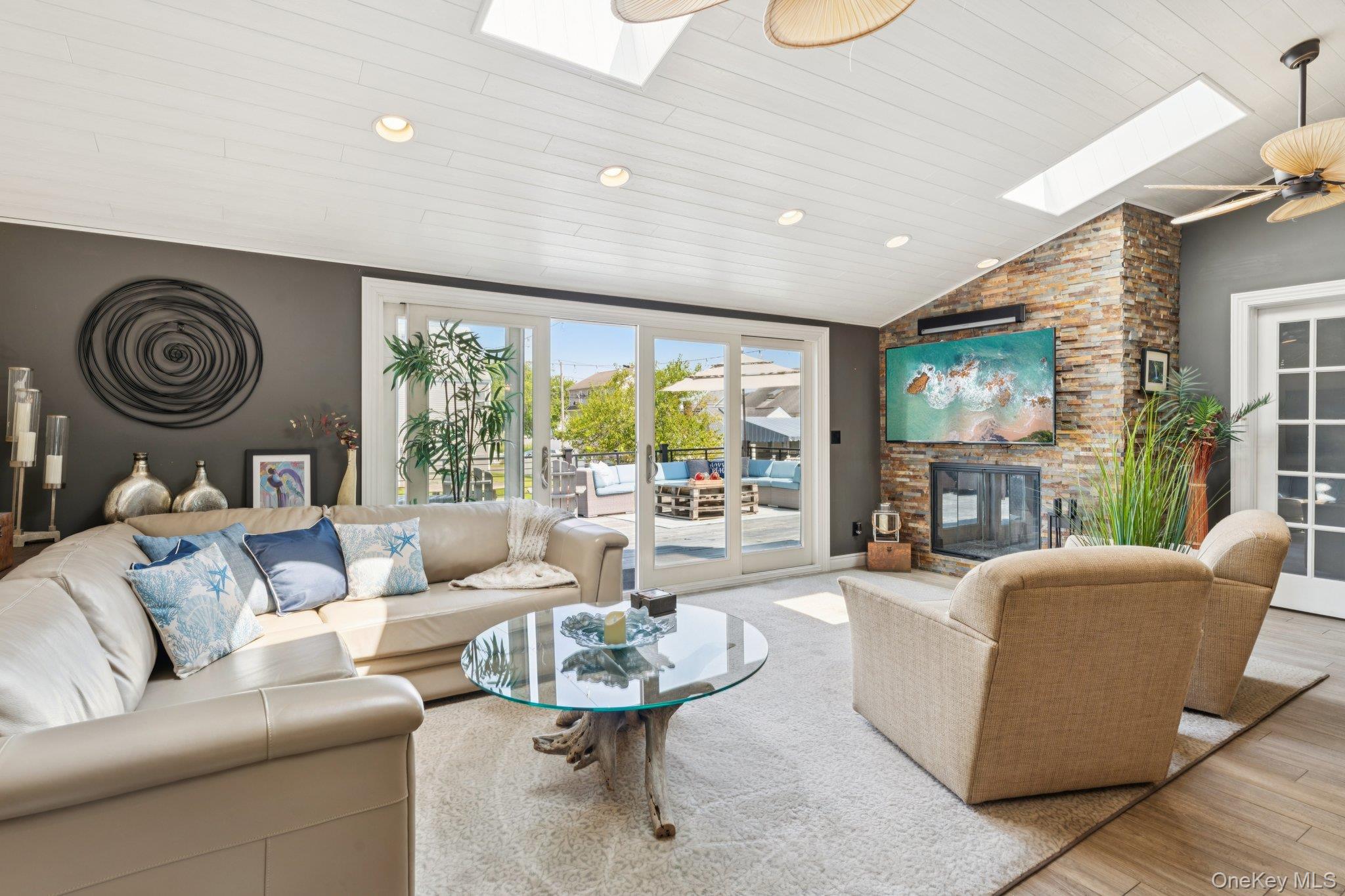 #10 photo, 650 S 9th Street, サフォーク郡 Lindenhurst , NY 11757