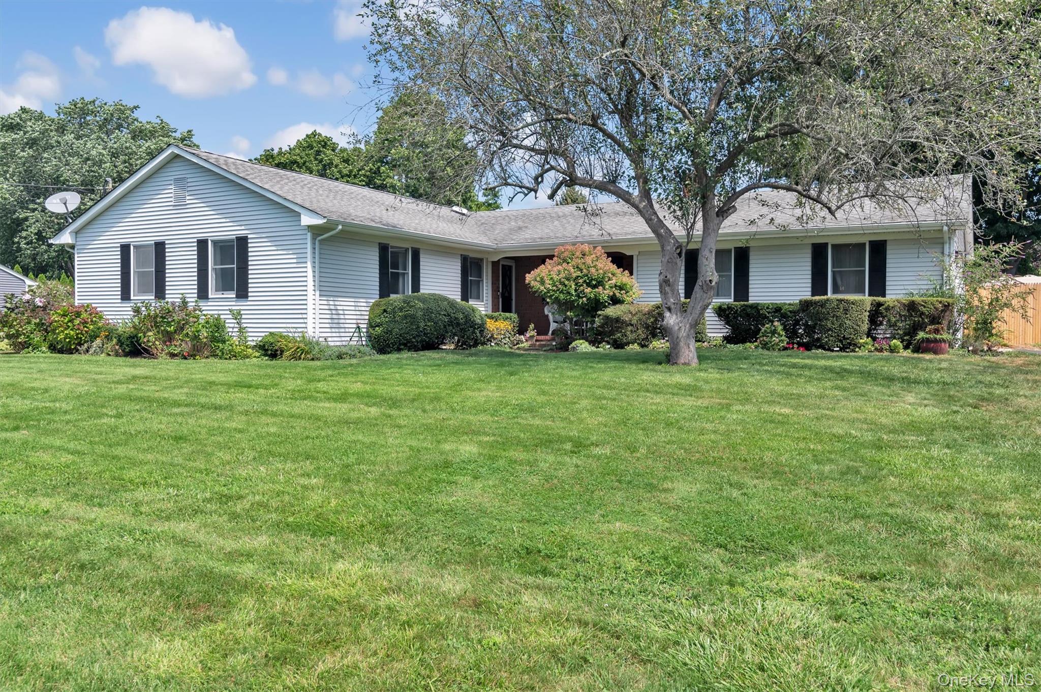 #1 photo, 925 Theresa Drive, Mattituck , NY 11952