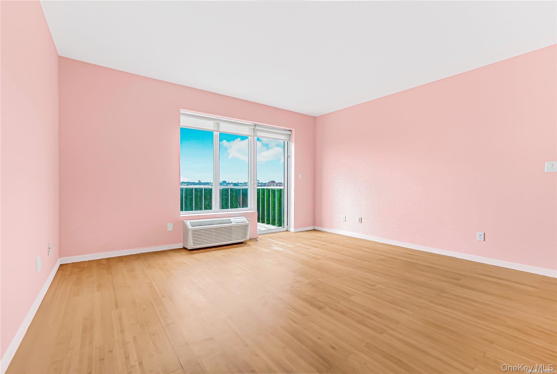 #11 photo, 112-02 Northern Boulevard, クイーンズ区 Corona , NY 11368