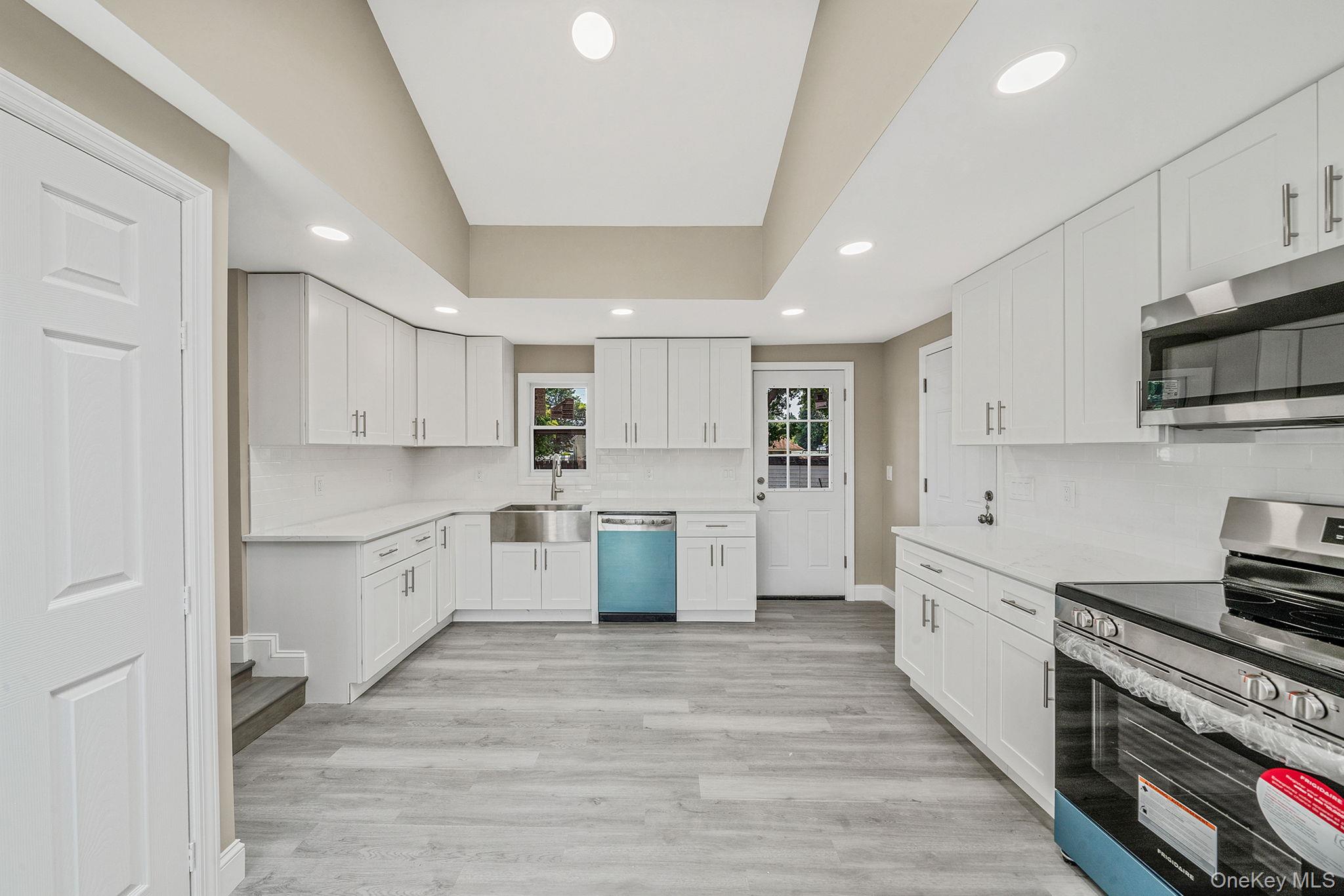 #11 photo, 286 Old Country Road, Deer Park , NY 11729