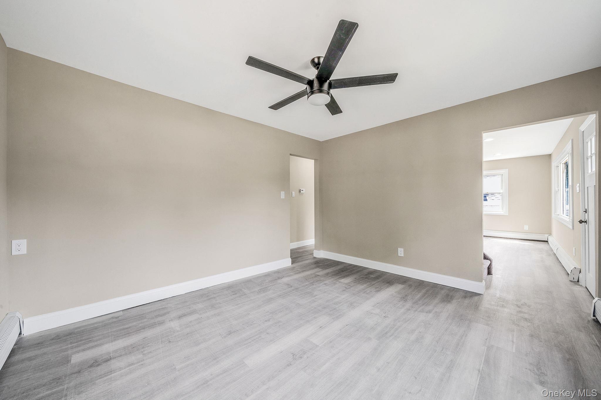 #20 photo, 286 Old Country Road, Deer Park , NY 11729