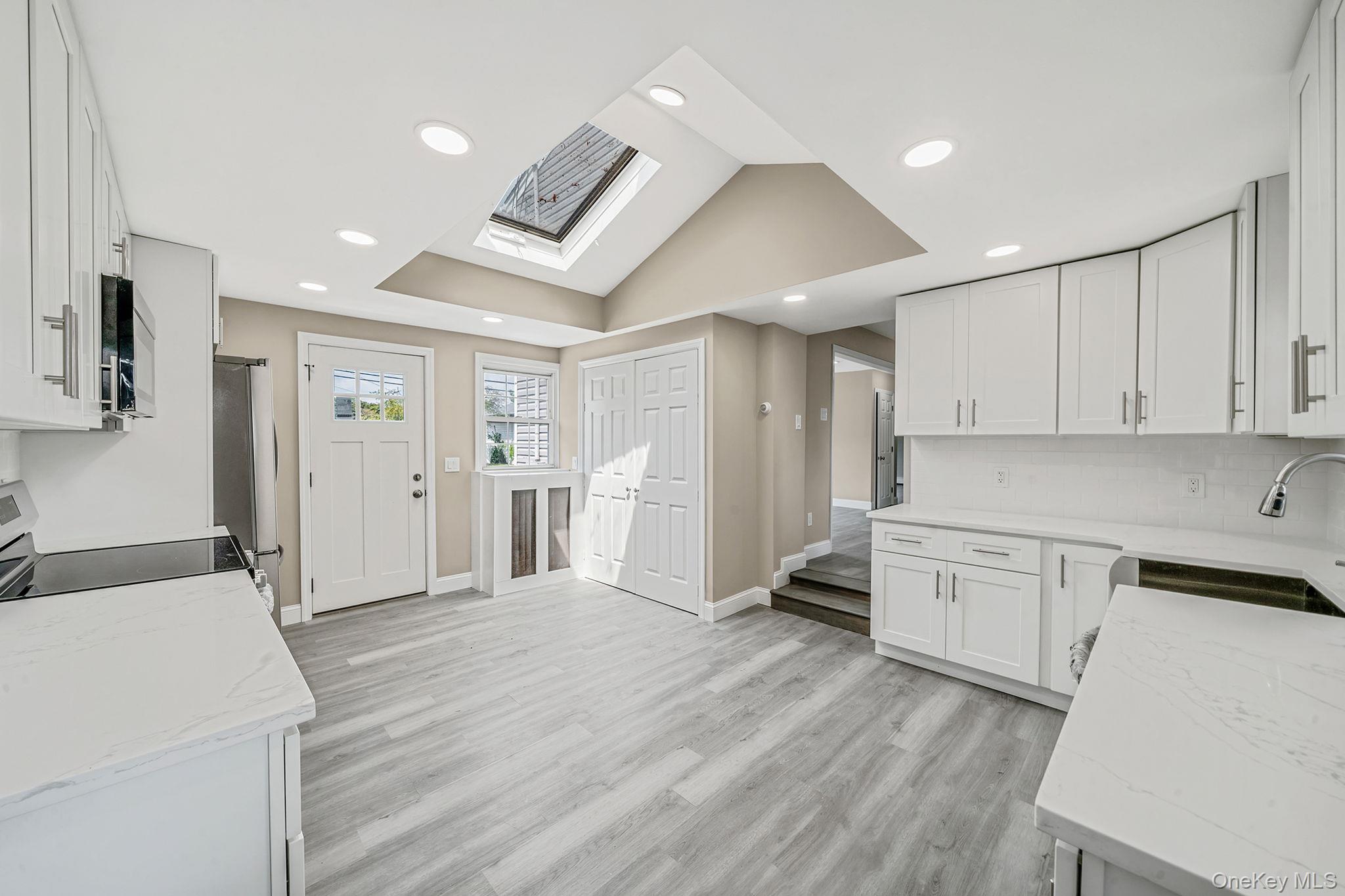 #7 photo, 286 Old Country Road, Deer Park , NY 11729