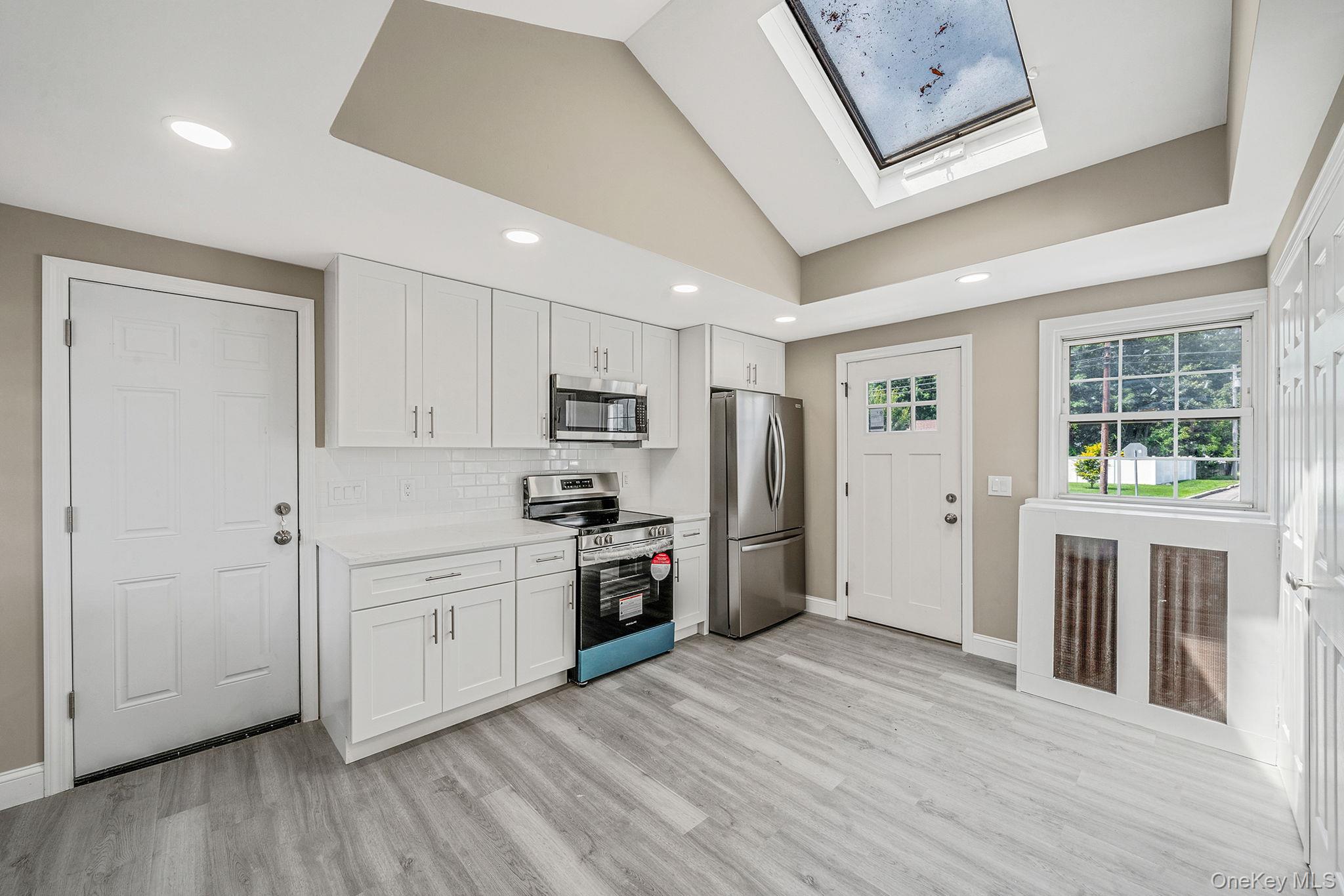 #9 photo, 286 Old Country Road, Deer Park , NY 11729