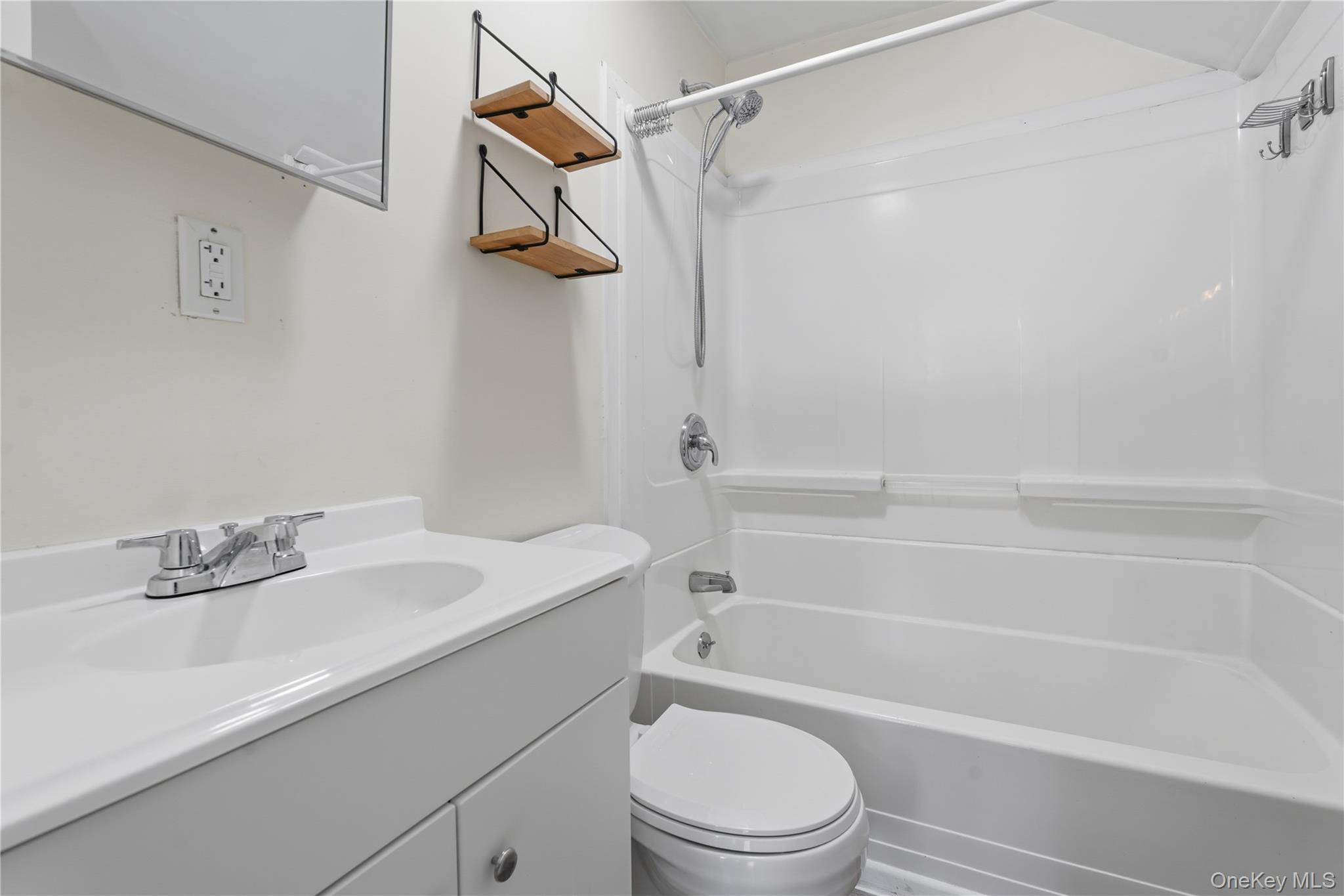 #10 photo, 155 29th Street, サフォーク郡 Copiague , NY 11726