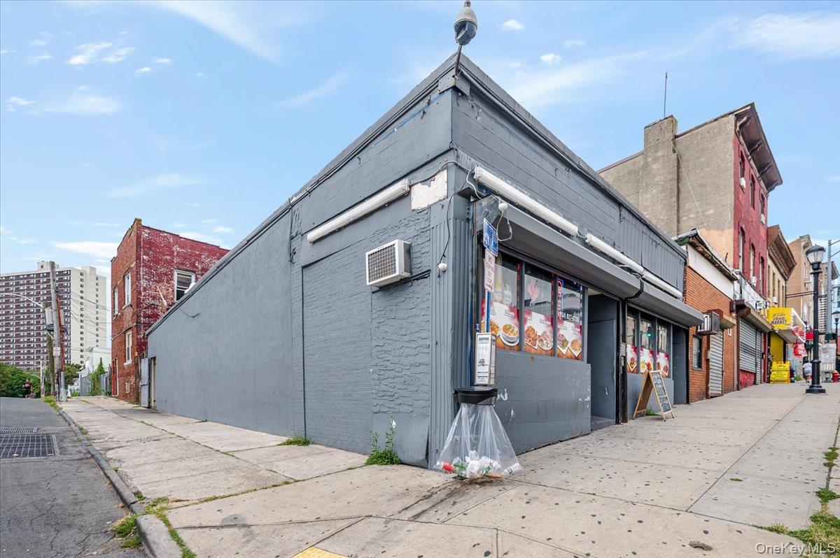 #4 photo, 204 Ashburton Avenue, Yonkers , NY 10701