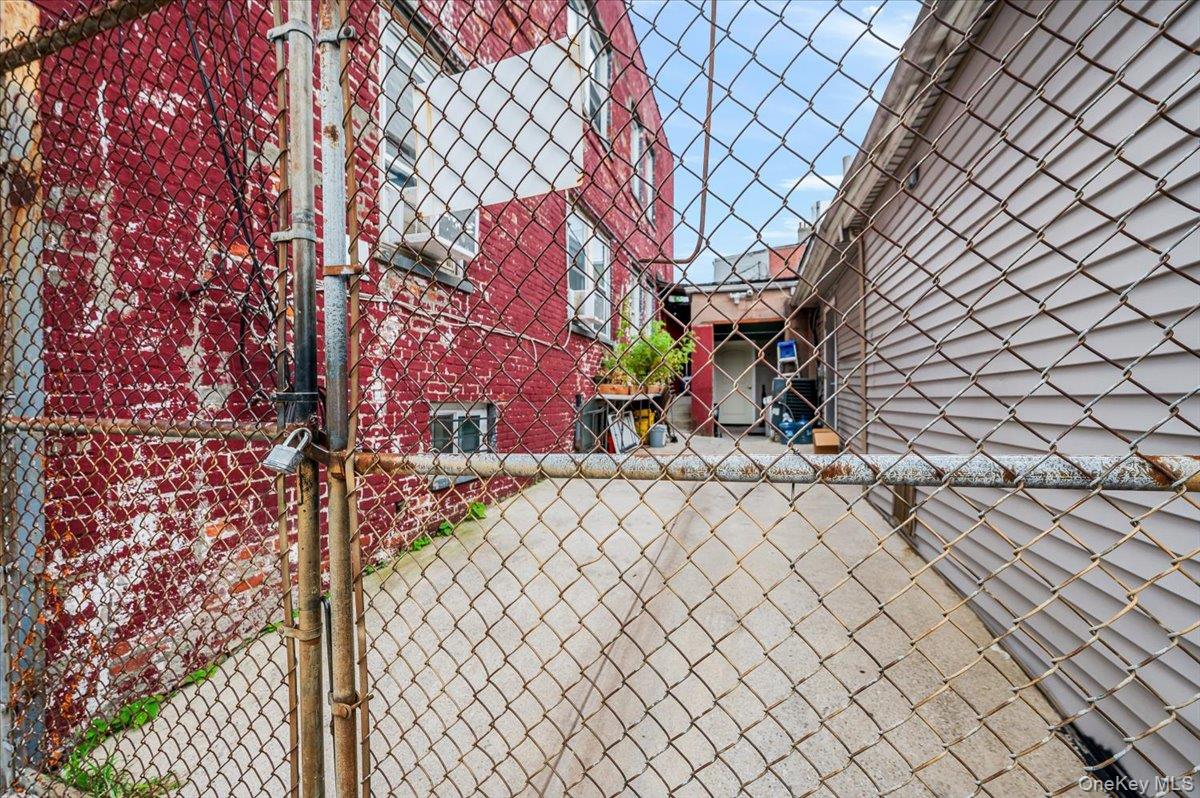 #8 photo, 204 Ashburton Avenue, Yonkers , NY 10701