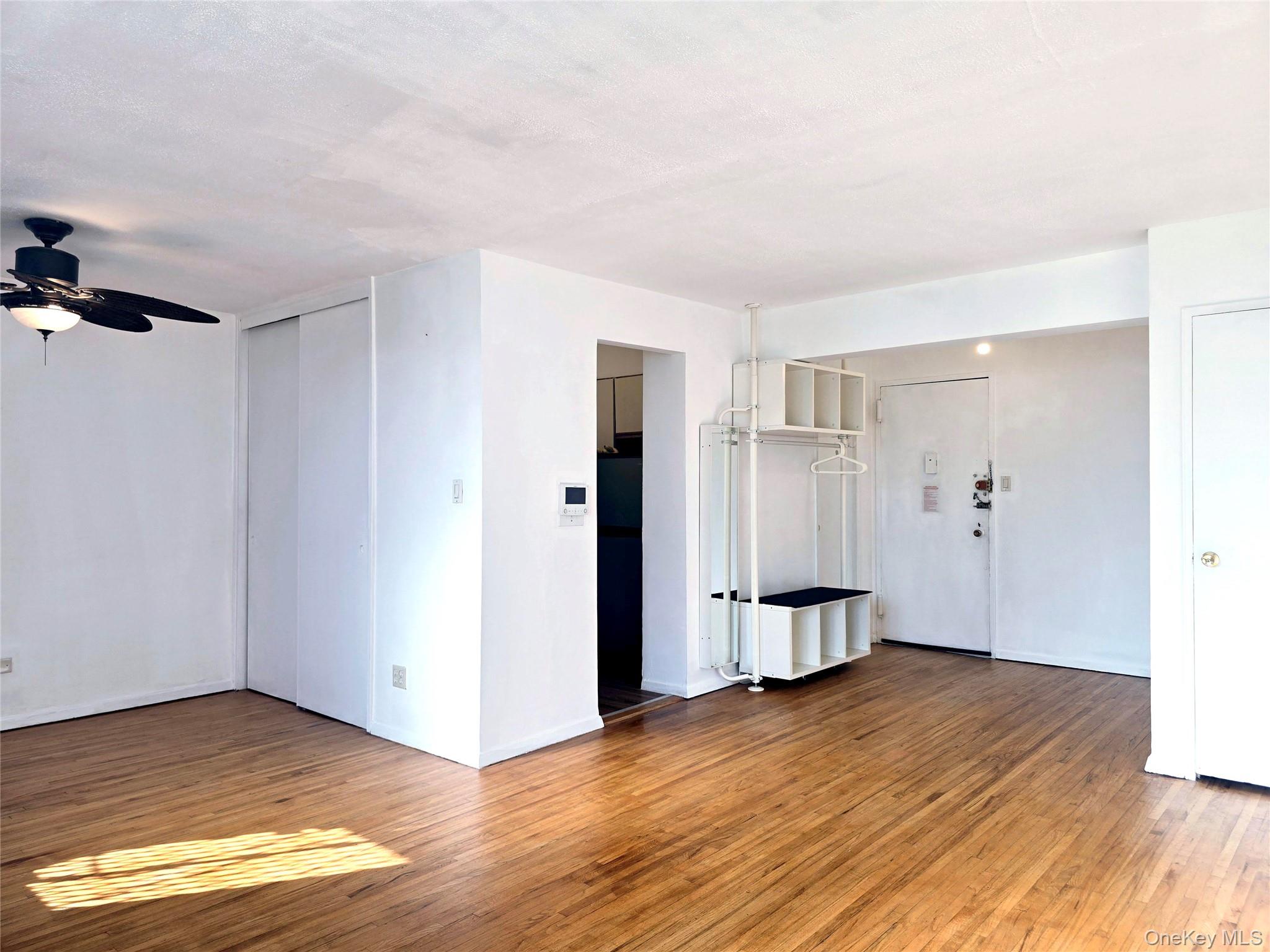 #5 photo, 2015 Saint Paul Avenue, ブロンクス区 Bronx , NY 10461