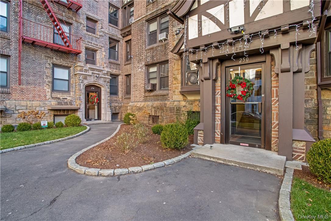 #1 photo, 250 Martine Avenue, White Plains , NY 10601