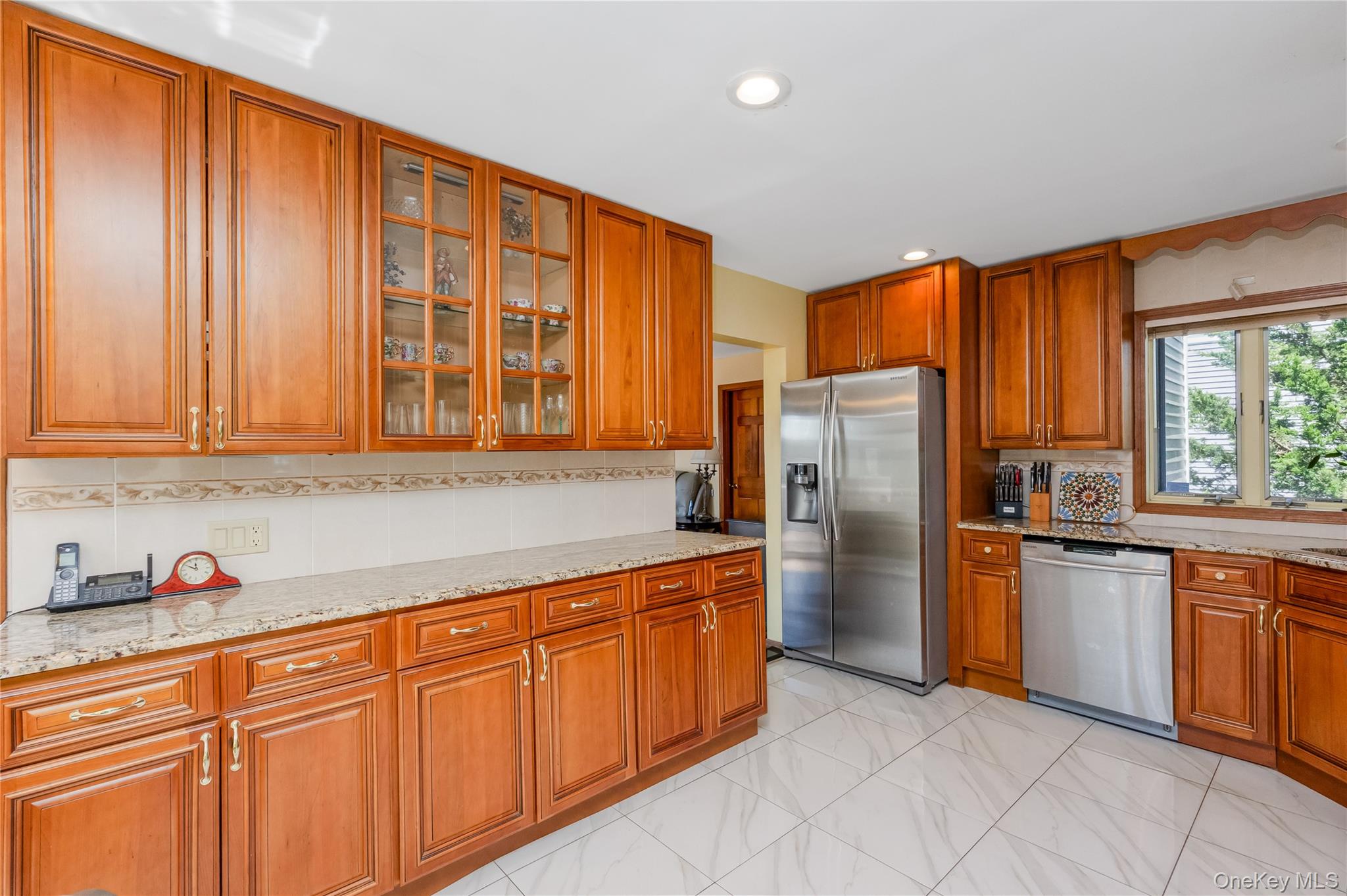 #10 photo, 729 S 9th Street, サフォーク郡 Lindenhurst , NY 11757