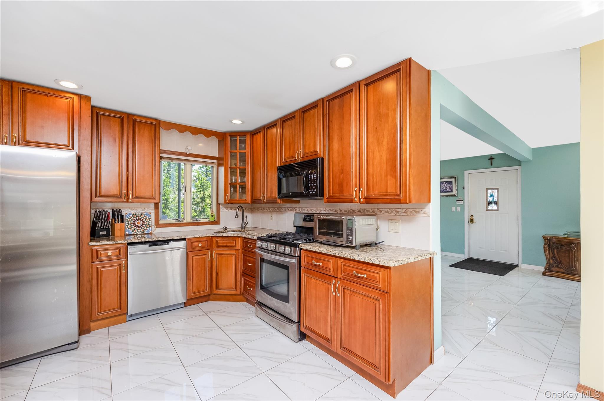 #11 photo, 729 S 9th Street, サフォーク郡 Lindenhurst , NY 11757