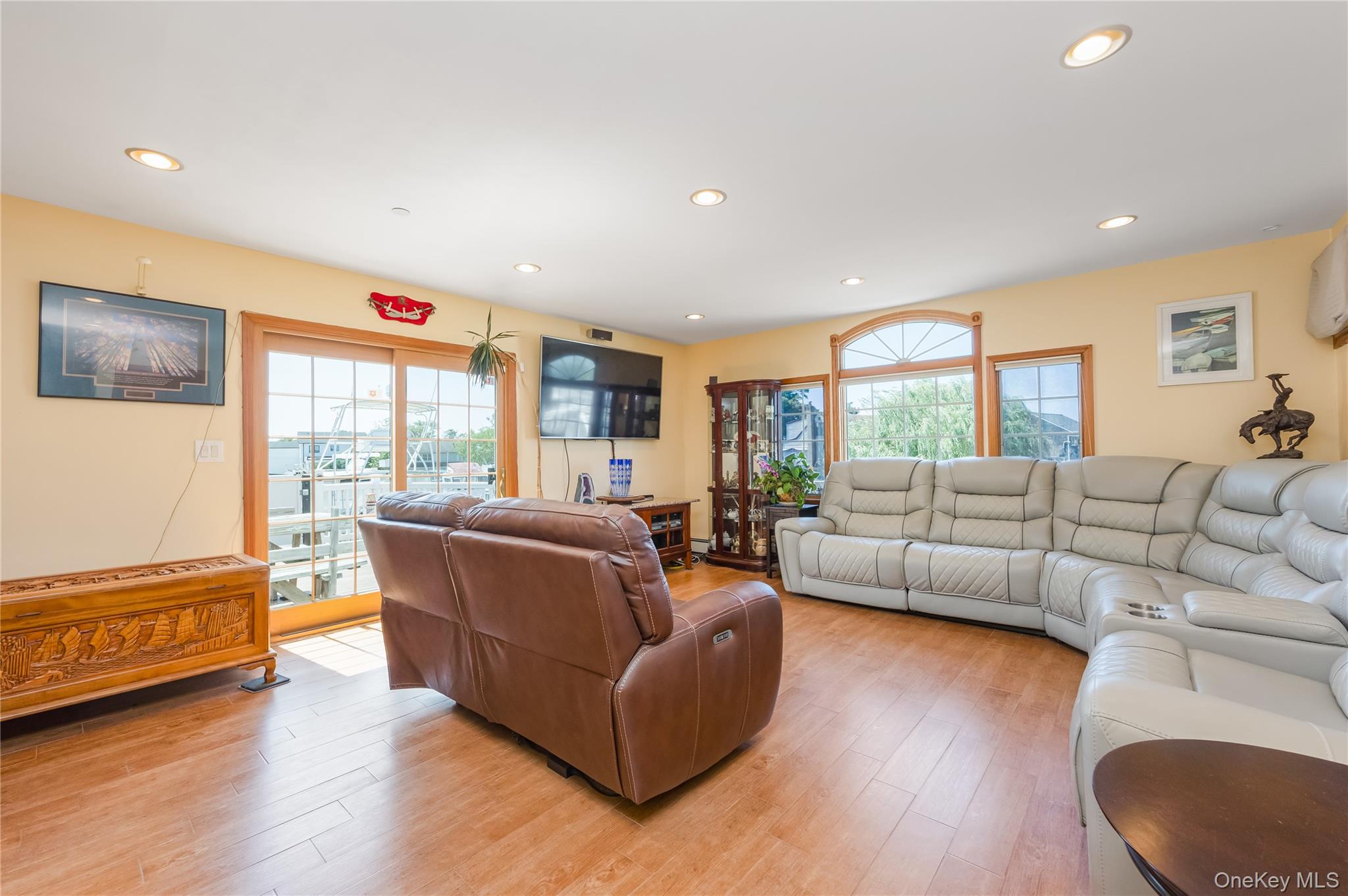 #13 photo, 729 S 9th Street, サフォーク郡 Lindenhurst , NY 11757