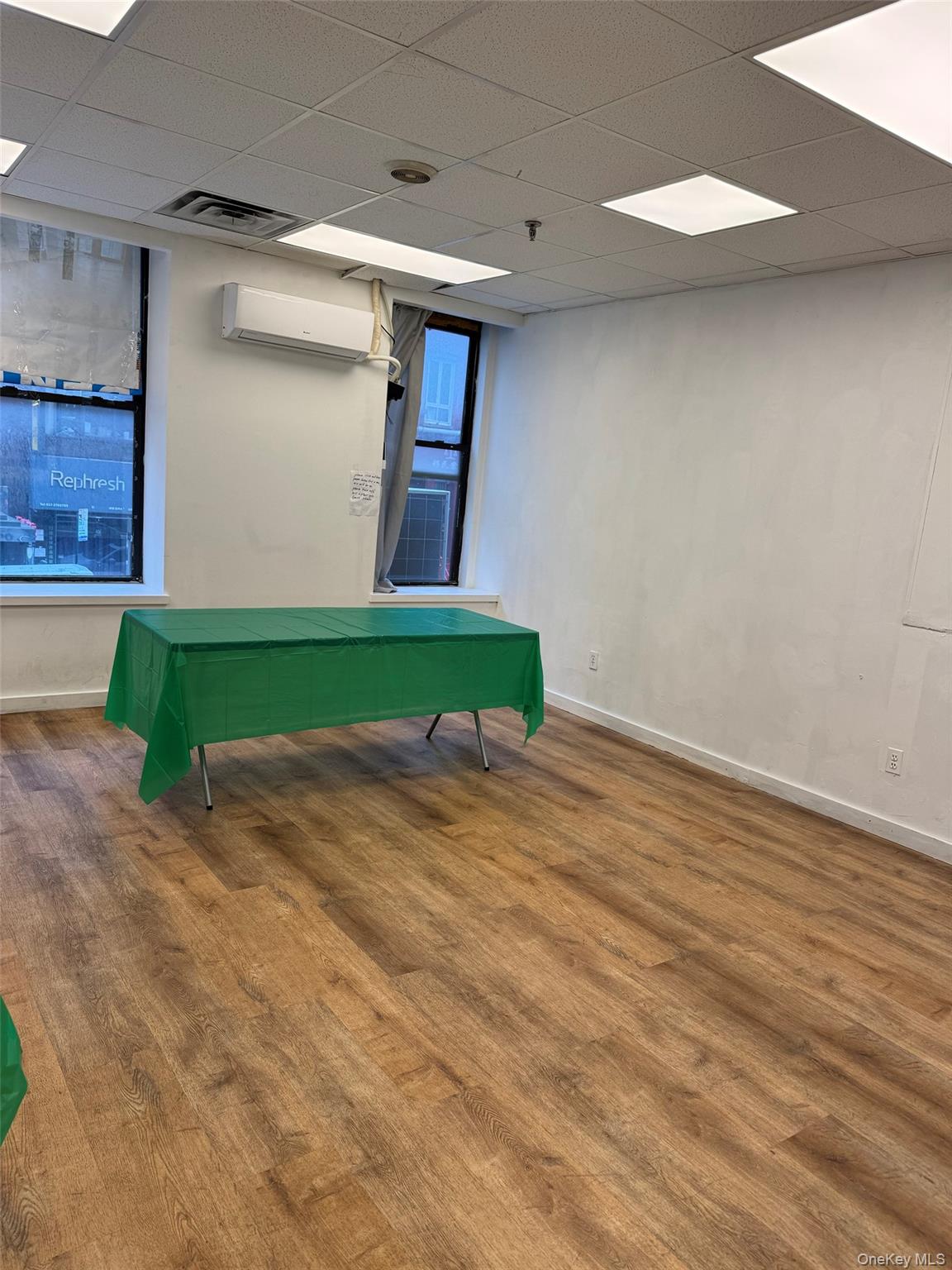 #4 photo, 17 E Broadway, マンハッタン New York (Manhattan) , NY 10002