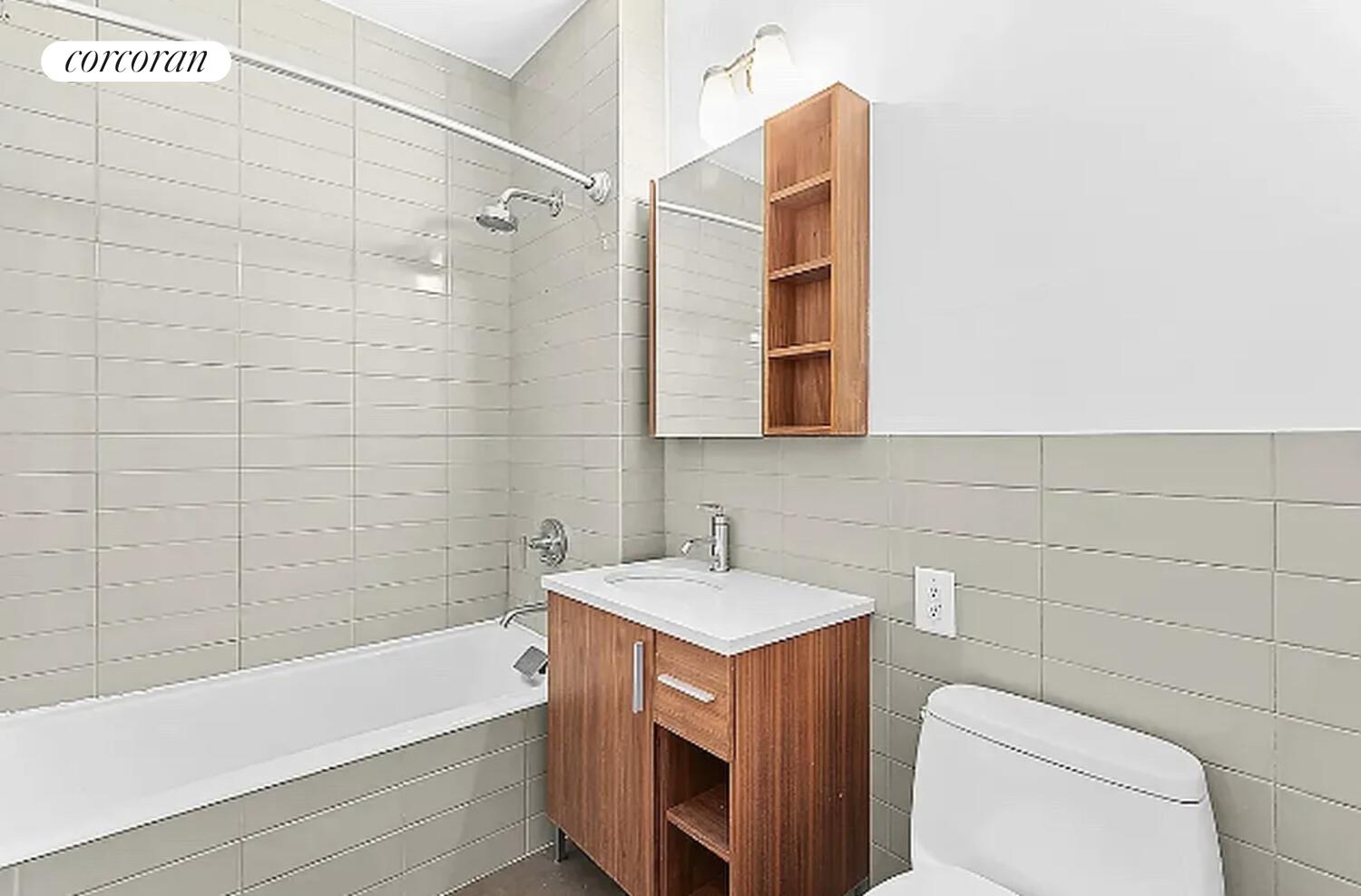 #7 photo, Flushing, クイーンズ区 Flushing , NY 11354