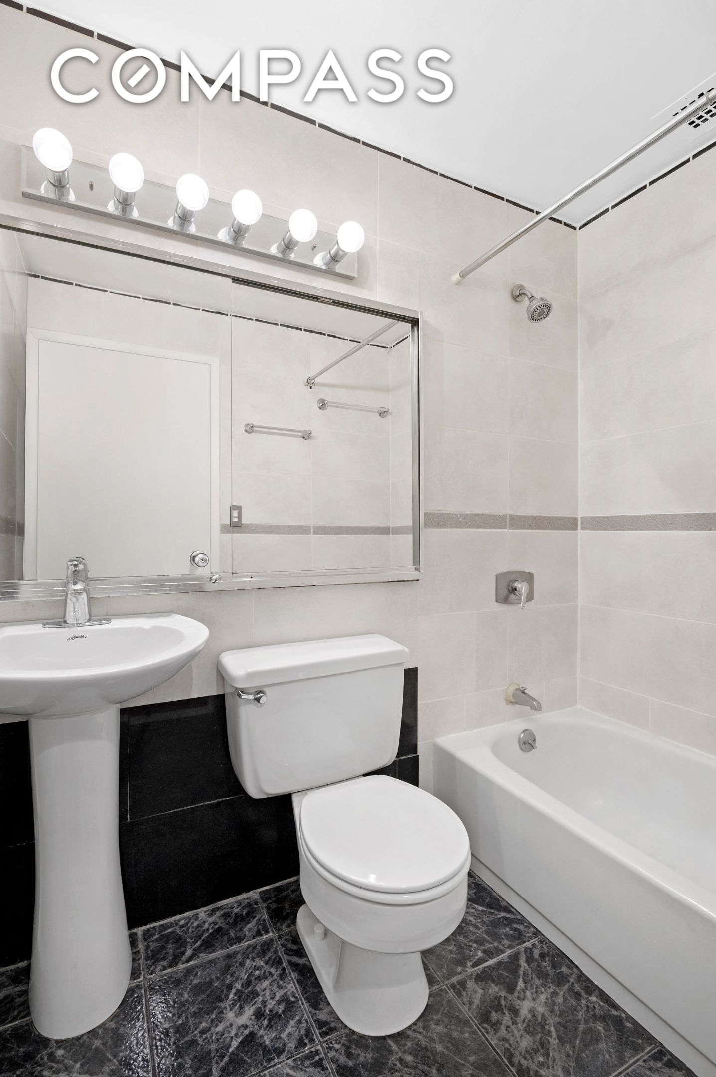 #7 photo, 372 5th Avenue, マンハッタン Midtown South , NY 10018