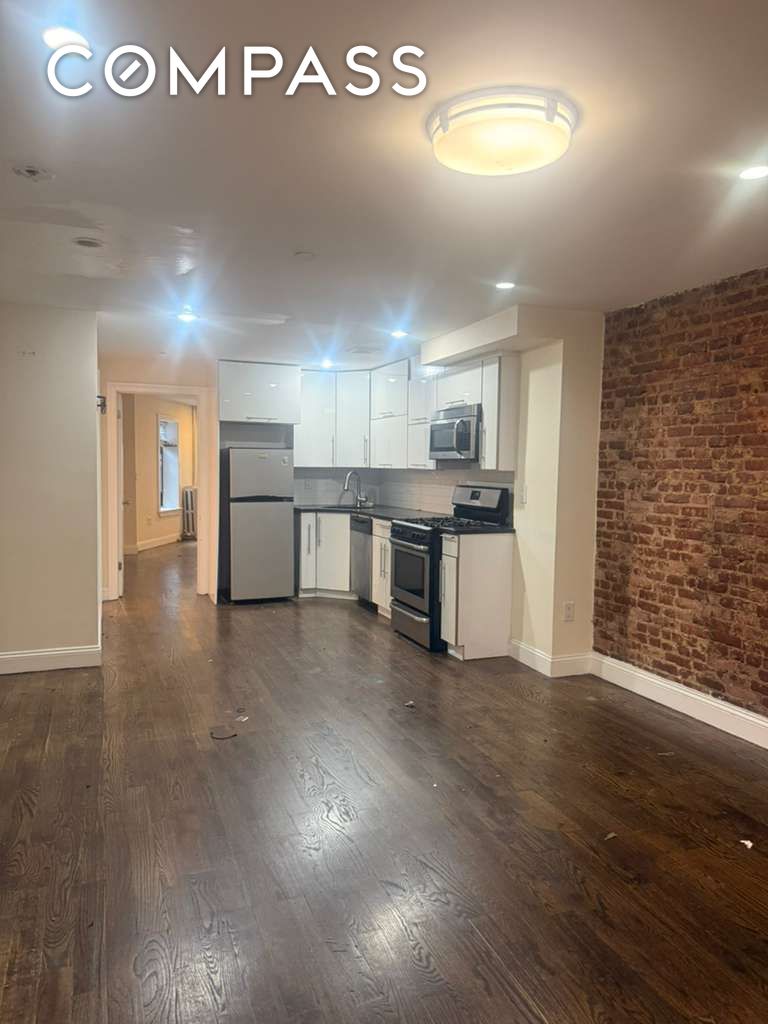 #13 photo, 313 Van Buren Street, ブルックリン区 Bedford-Stuyvesant , NY 11221