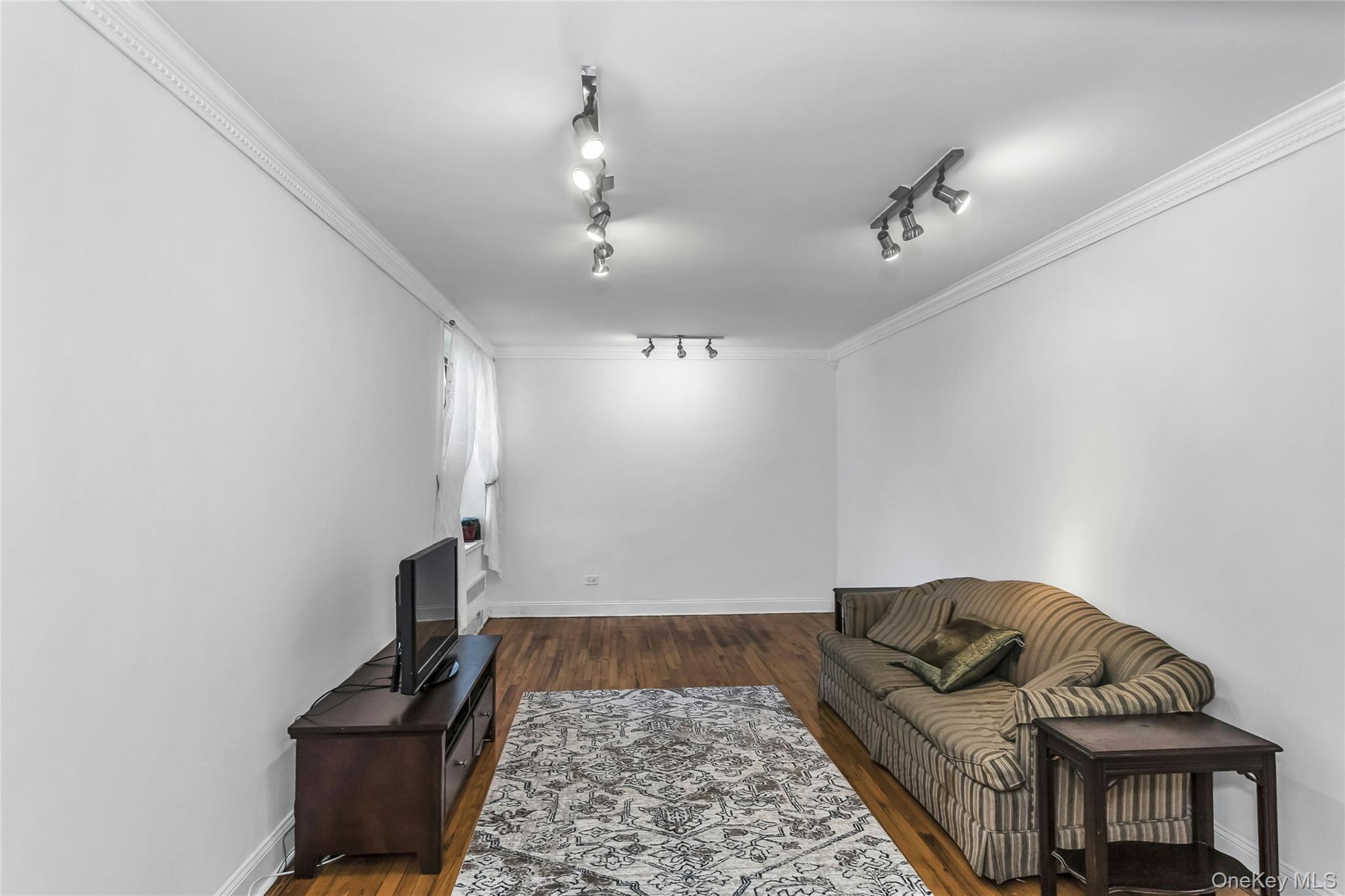 #10 photo, 83-20 141 ST, クイーンズ区 Briarwood , NY 11435