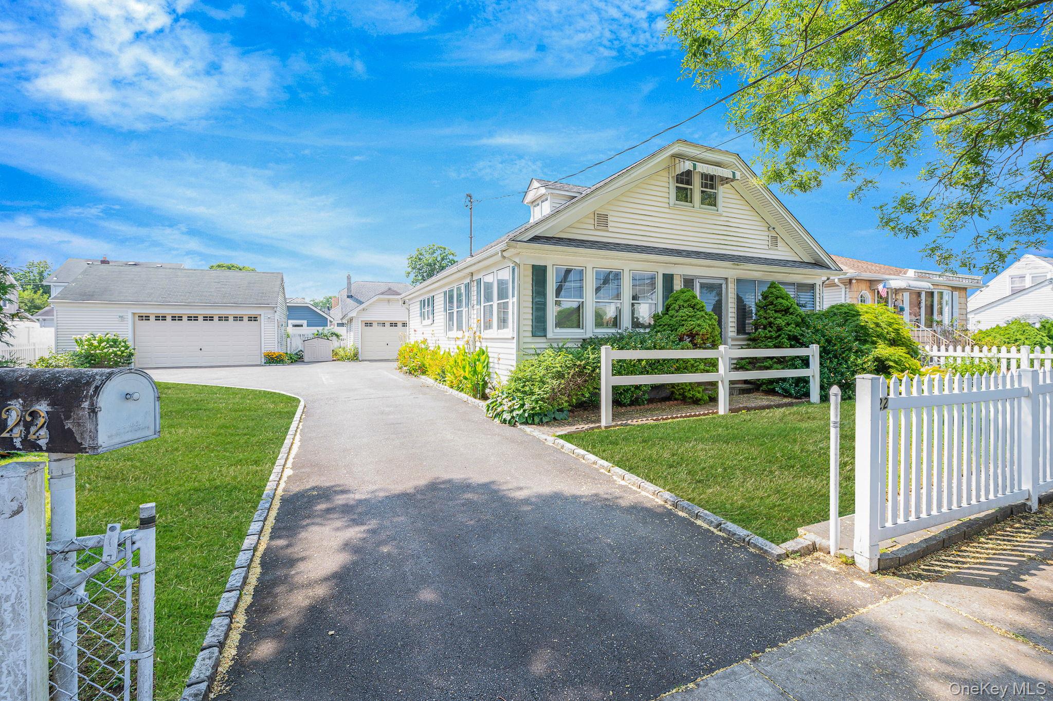 #1 photo, 22 Oak Street, ناسو Hicksville , NY 11801