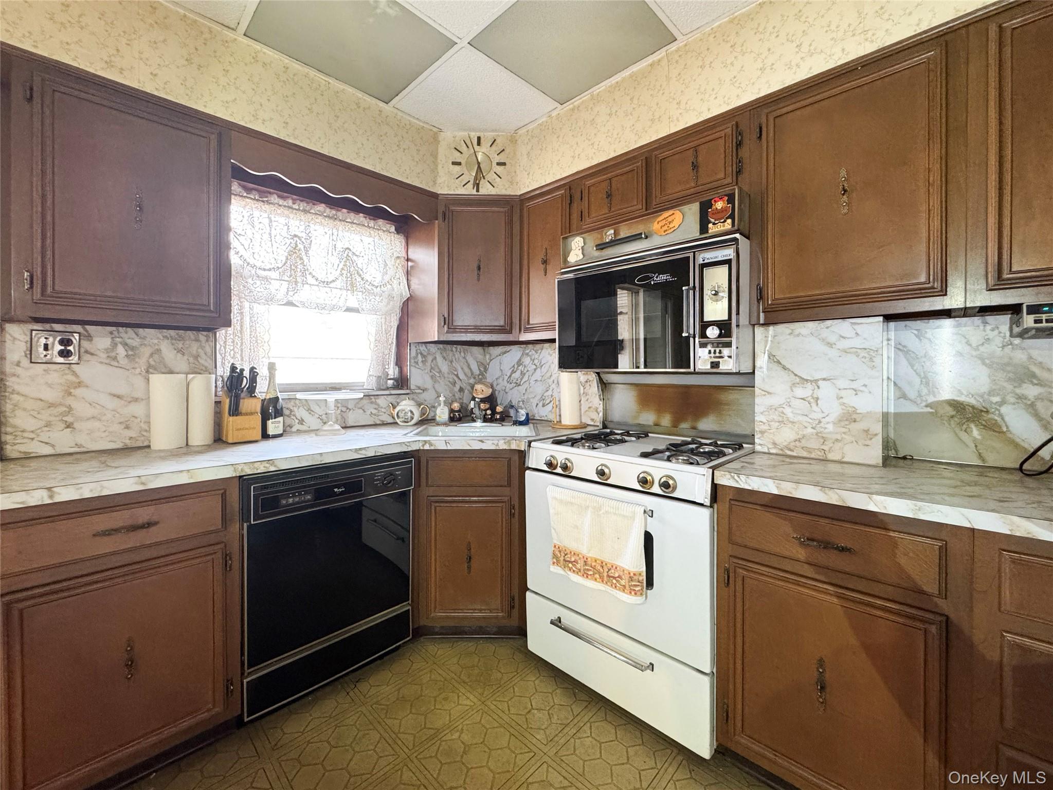 #13 photo, 6073 71 Street, Maspeth , NY 11378