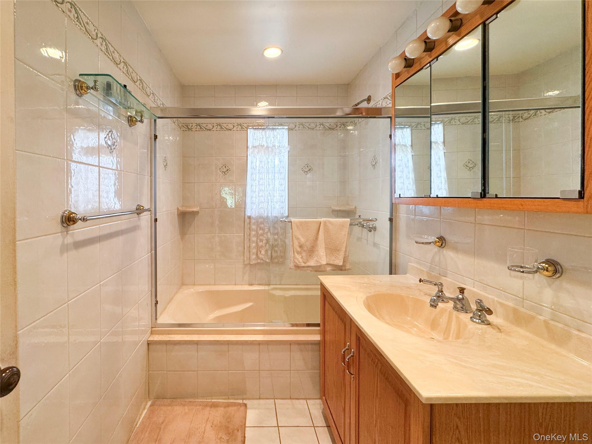 #20 photo, 6073 71 Street, Maspeth , NY 11378