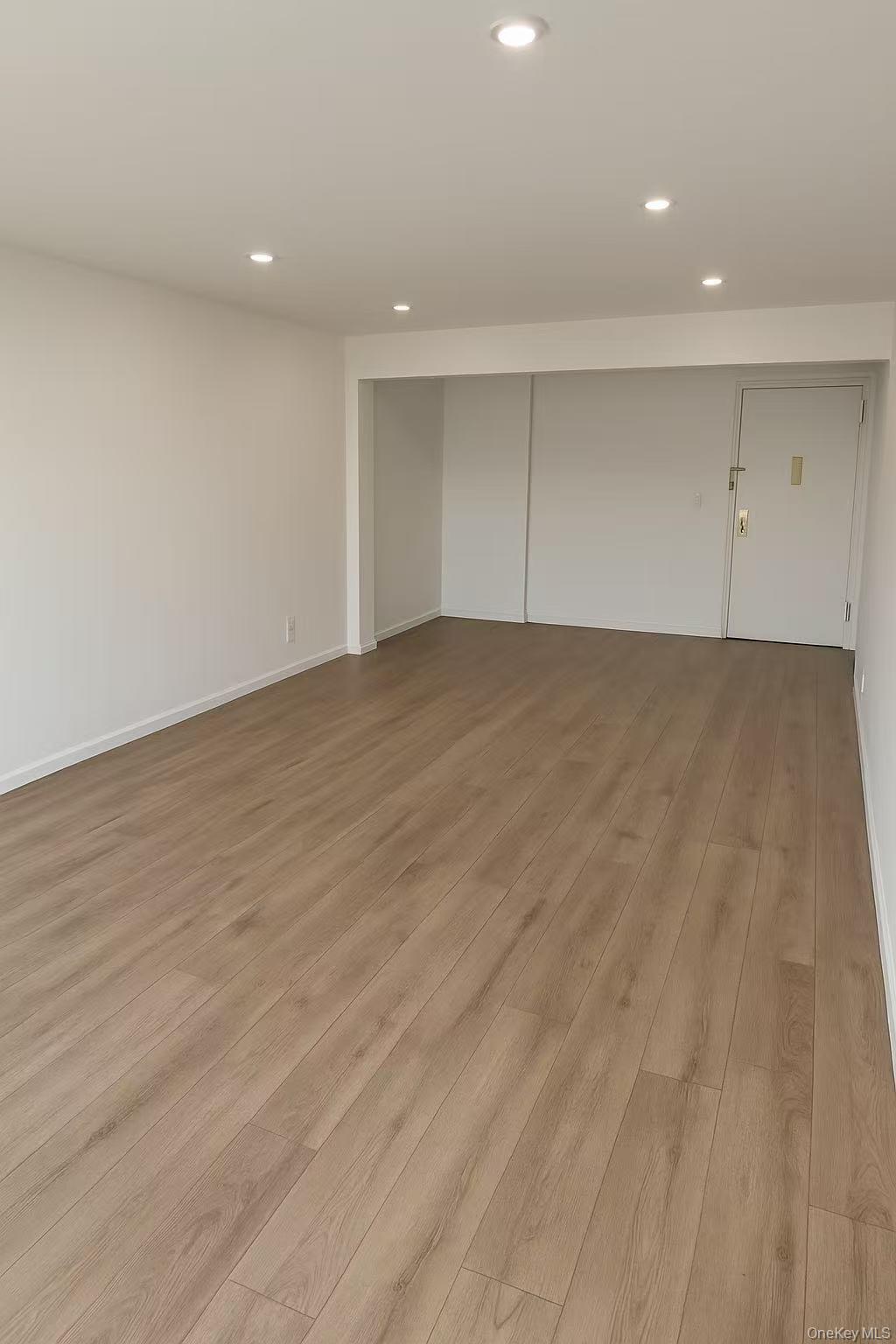 #3 photo, 7402 43rd Avenue, クイーンズ区 Elmhurst , NY 11373