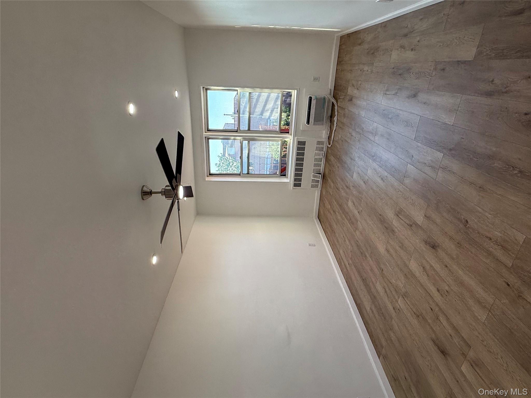 #5 photo, 7402 43rd Avenue, クイーンズ区 Elmhurst , NY 11373