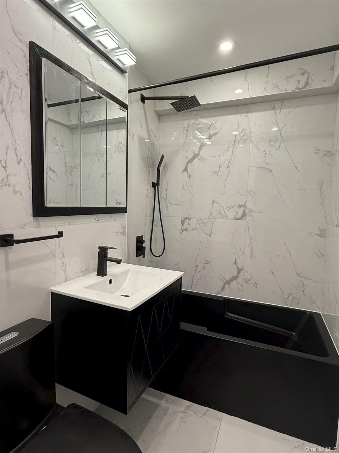 #7 photo, 7402 43rd Avenue, クイーンズ区 Elmhurst , NY 11373