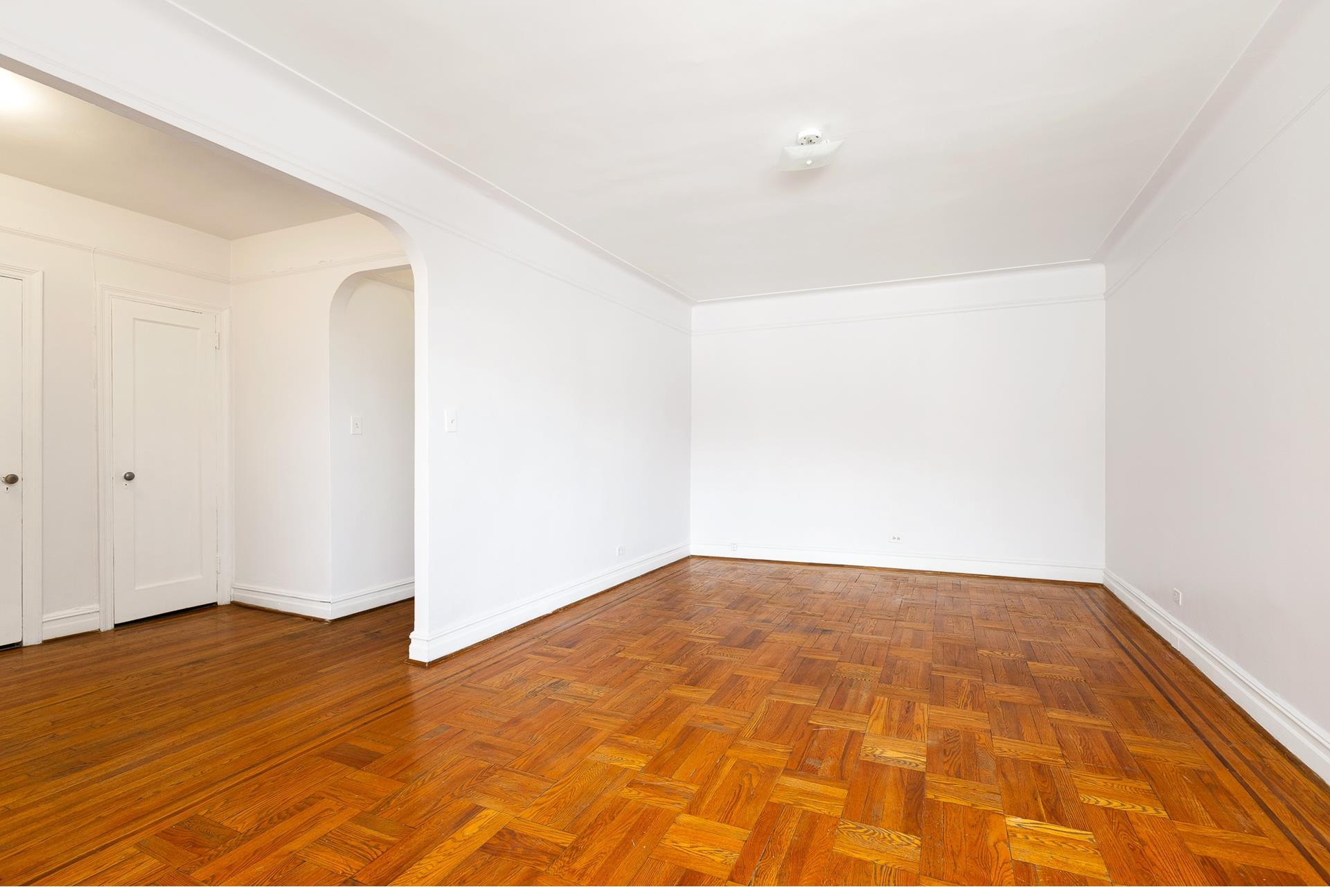 #10 photo, 570 OCEAN Parkway, ブルックリン区 Kensington , NY 11218