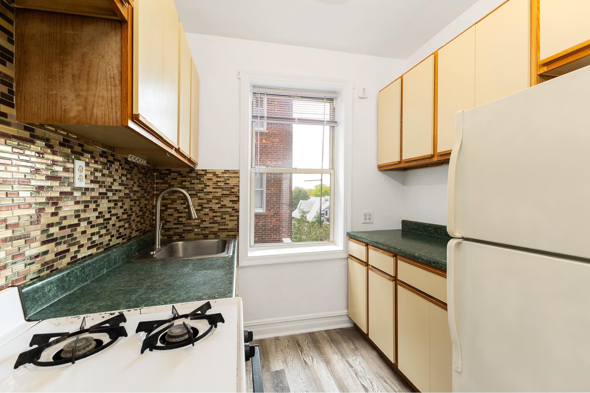 #12 photo, 570 OCEAN Parkway, ブルックリン区 Kensington , NY 11218