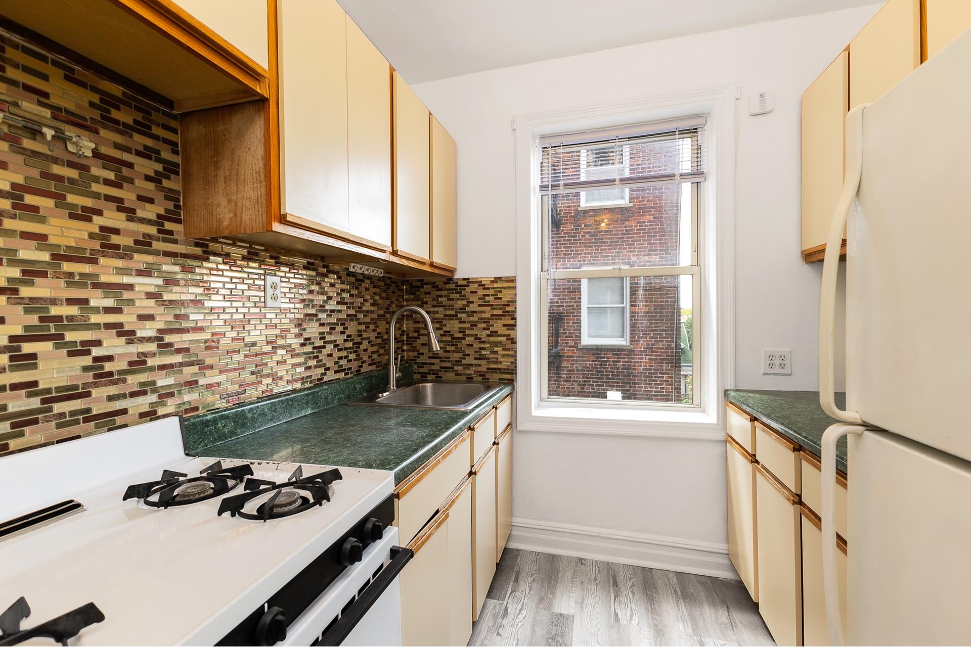 #13 photo, 570 OCEAN Parkway, ブルックリン区 Kensington , NY 11218