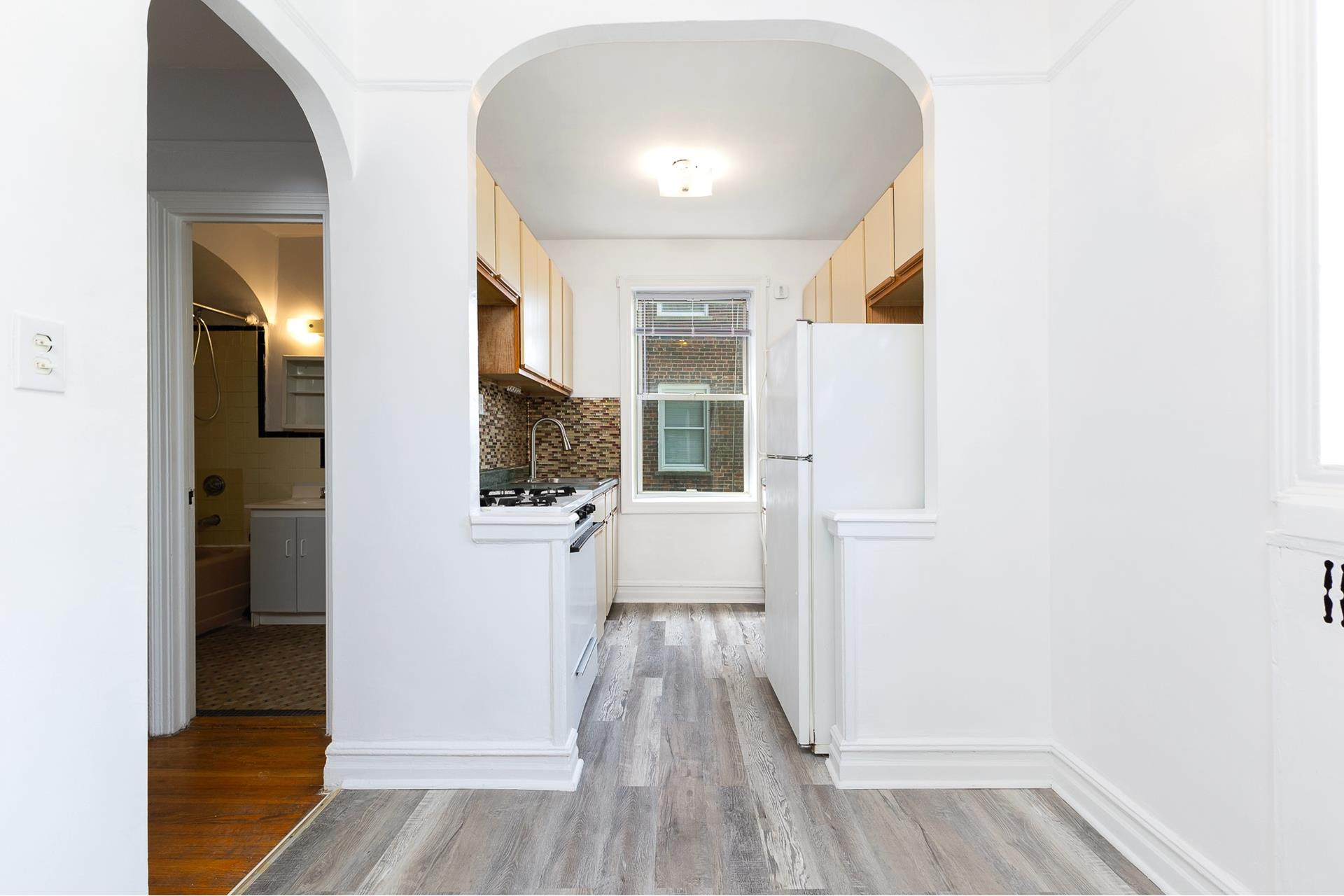 #14 photo, 570 OCEAN Parkway, ブルックリン区 Kensington , NY 11218